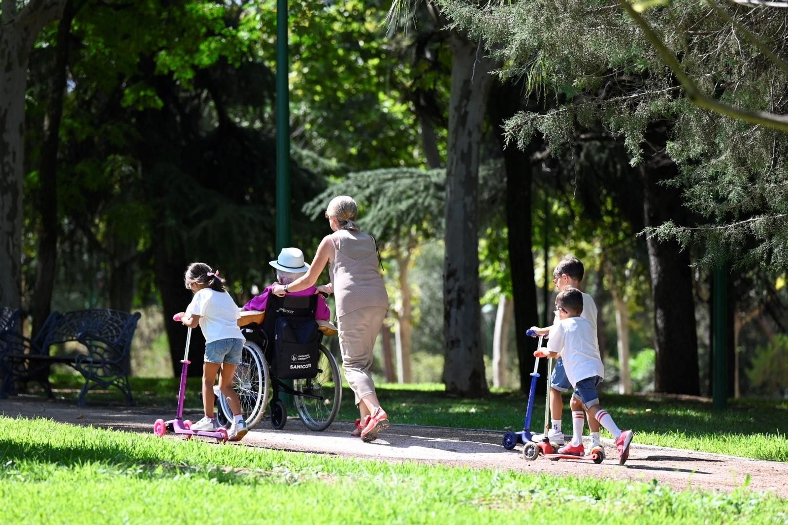 Las imágenes del barrio del Parque Cruz Conde en un día de verano Las imágenes del barrio del Parque Cruz Conde en un día de verano