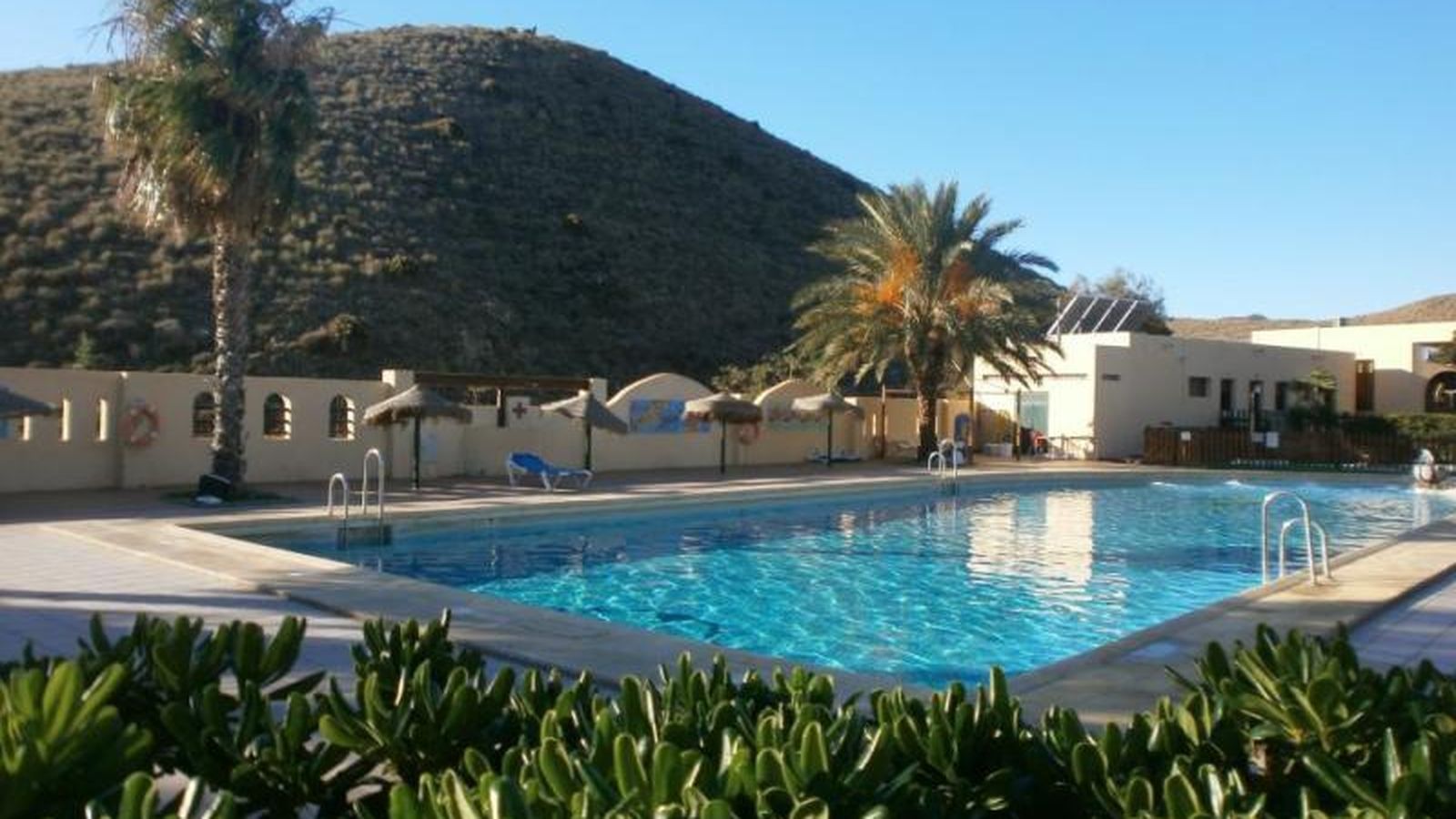 Vistas desde la piscina de Los Escullos.