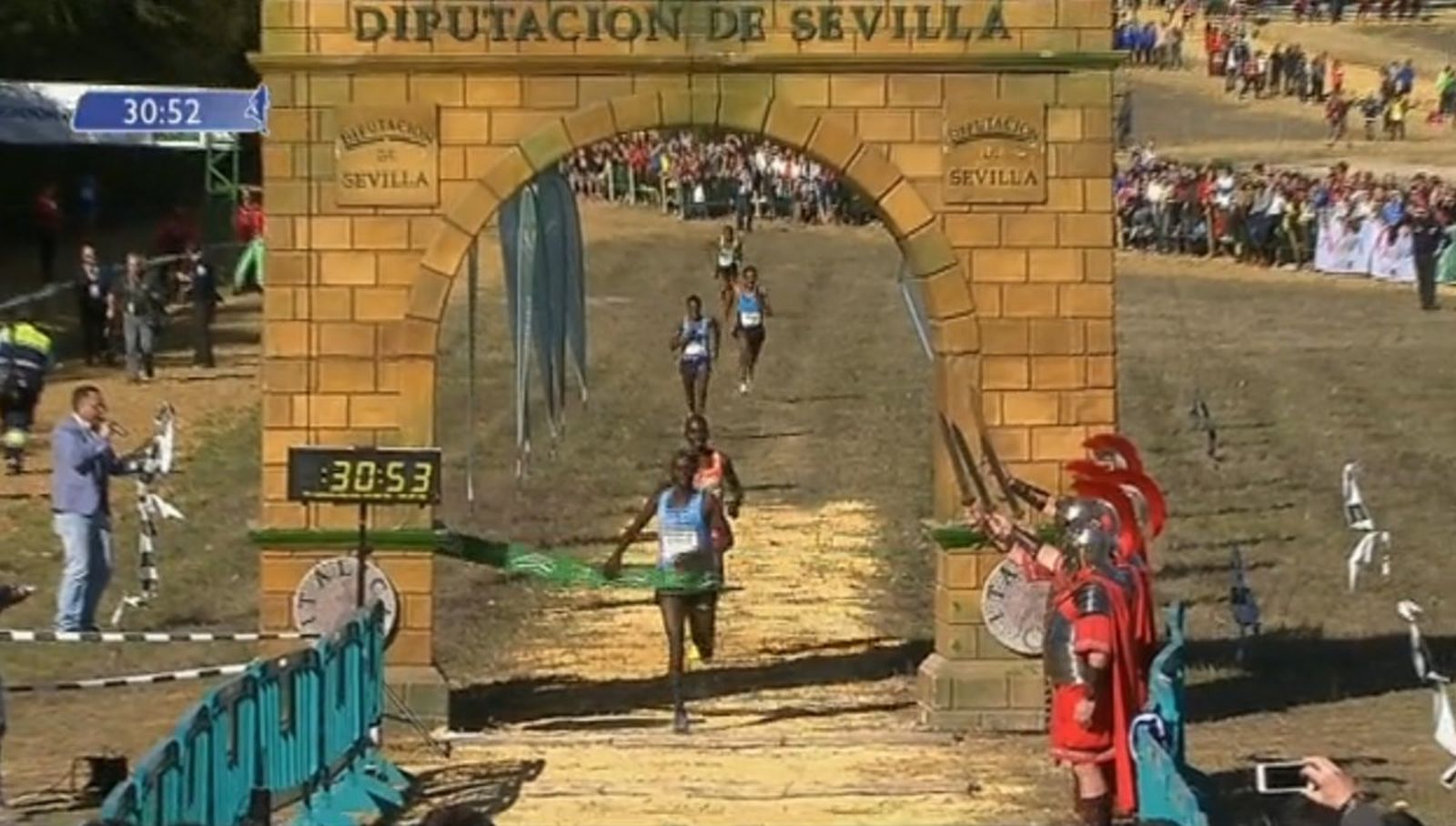 Victoria de Cheptegei, seguido de Kiplimo y Barega en la pasada edición del Cross de Itálica