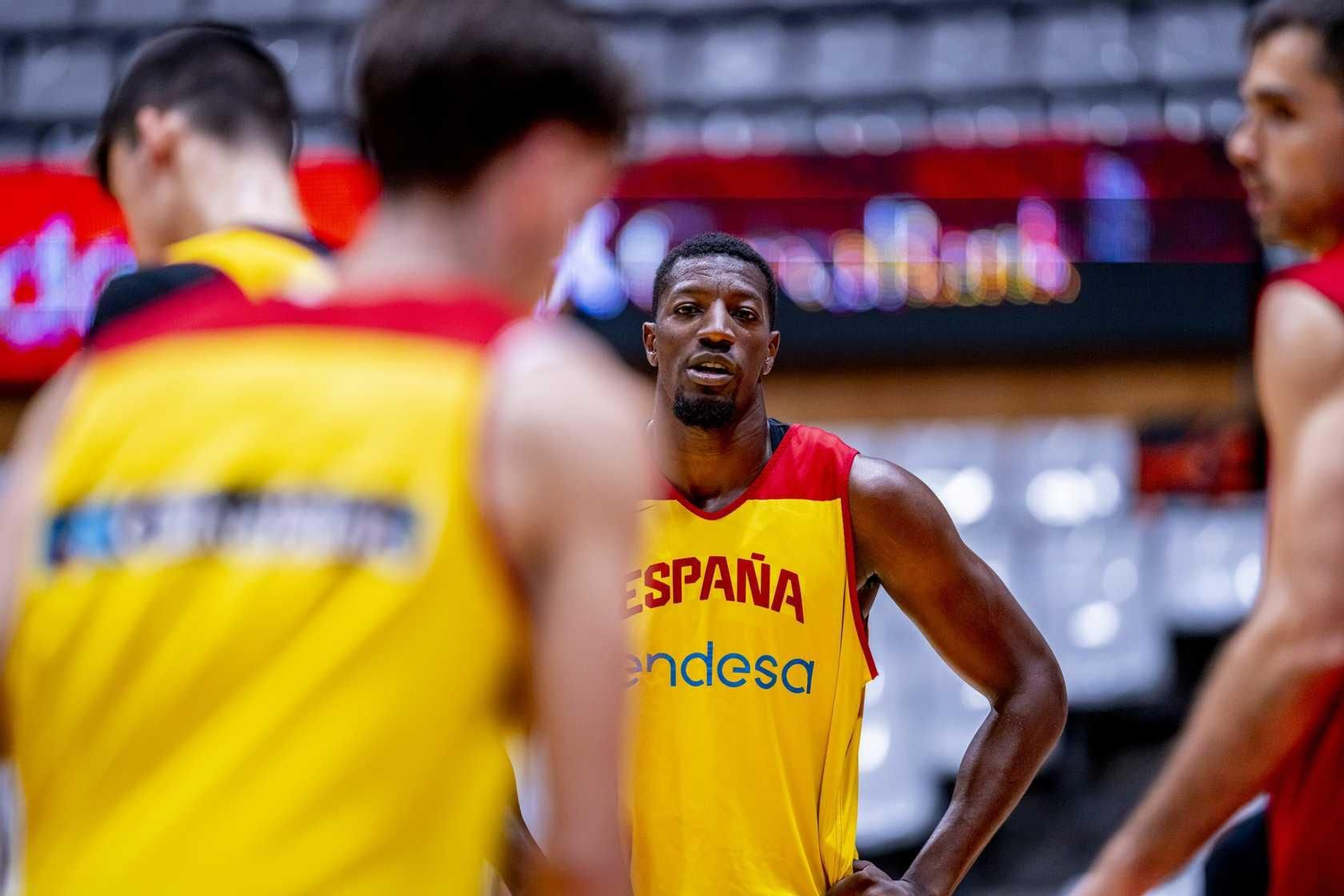 España se entrena en el Olímpic de Badalona con Alberto Díaz de espectador