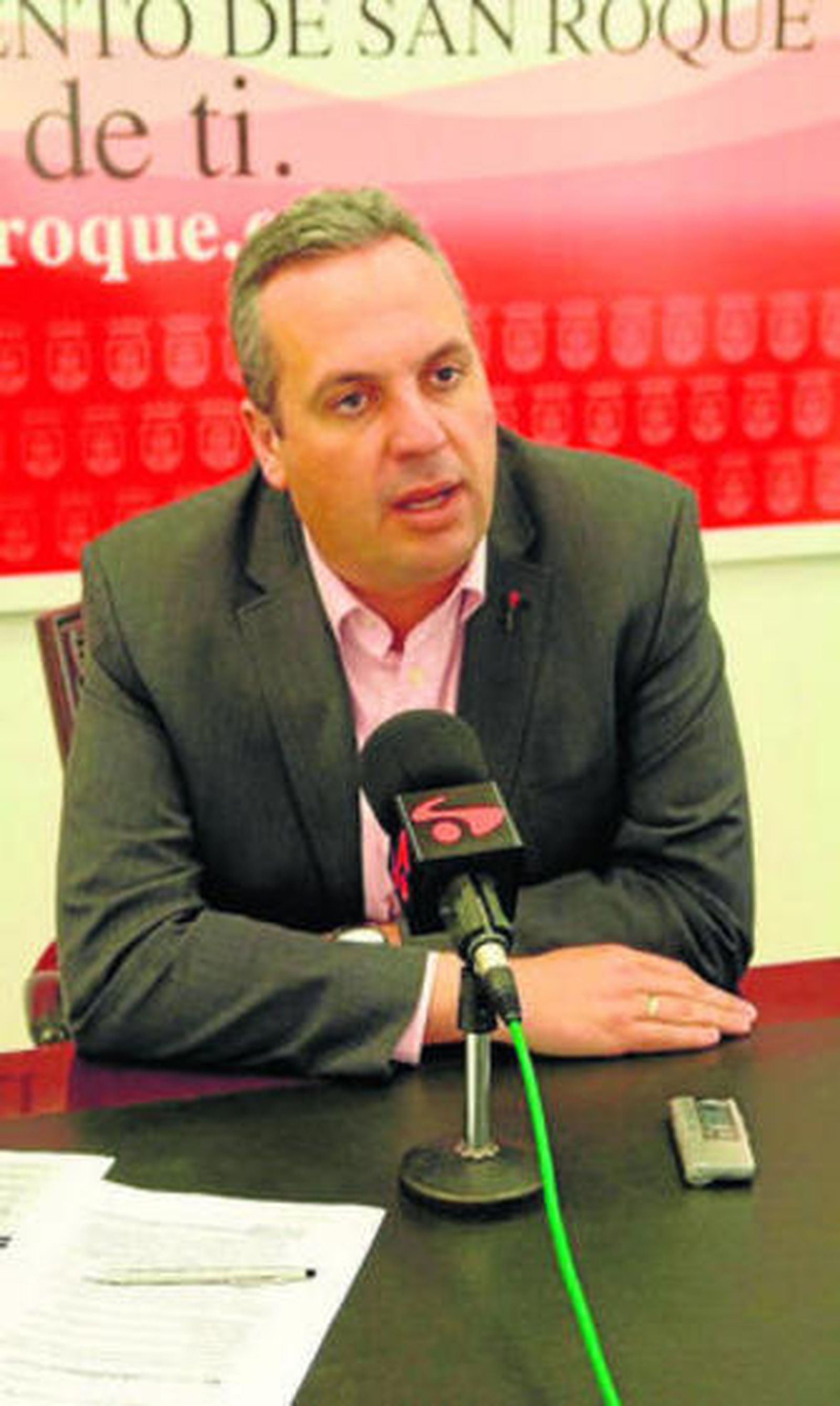 El alcalde de San Roque, Juan Carlos Ruiz Boix, ayer.