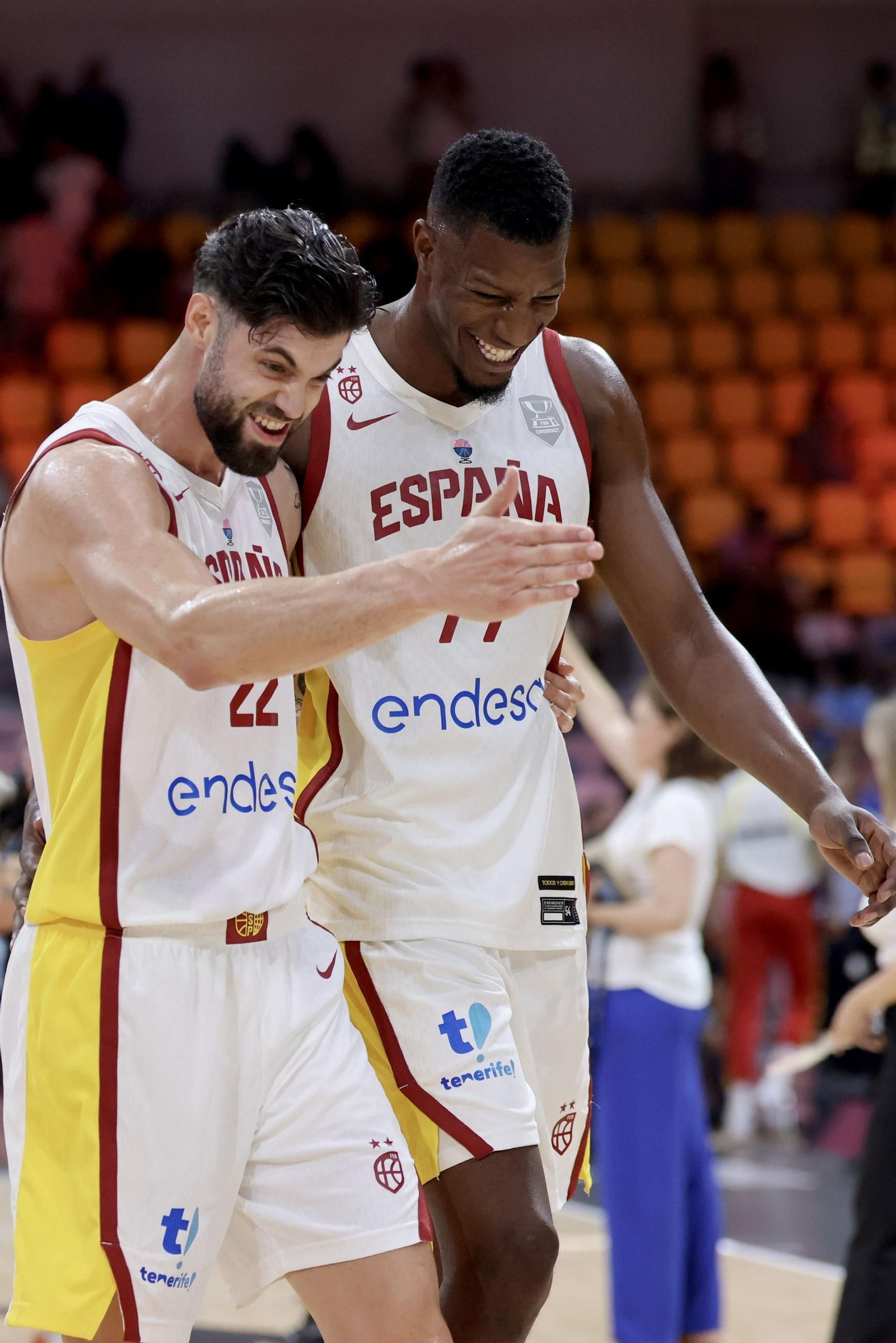 Mario Saint-Supery crece en el España-Chipre