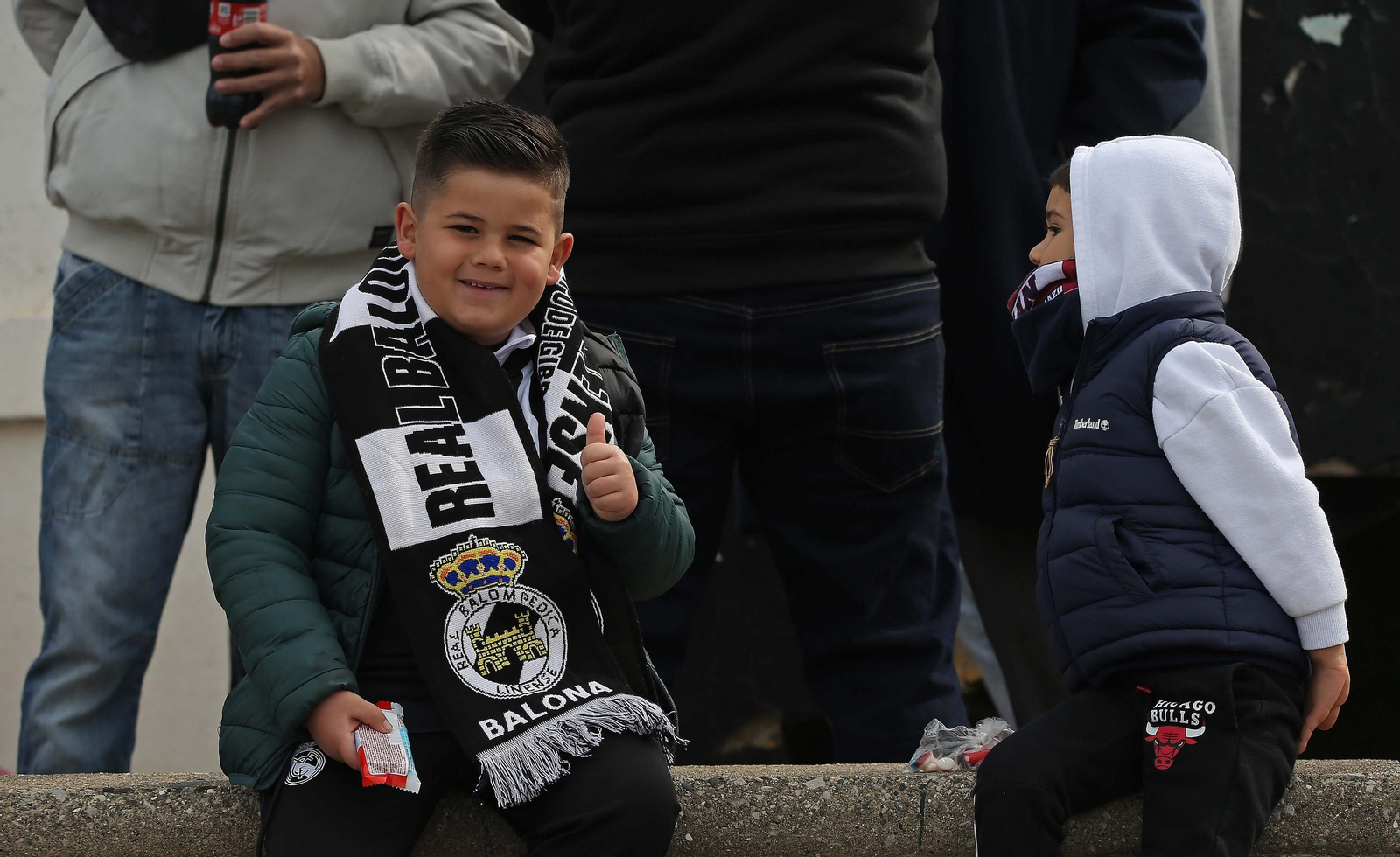 Fotos de la afición durante el Balona - Deportivo de La Coruña en el estadio municipal de La Línea