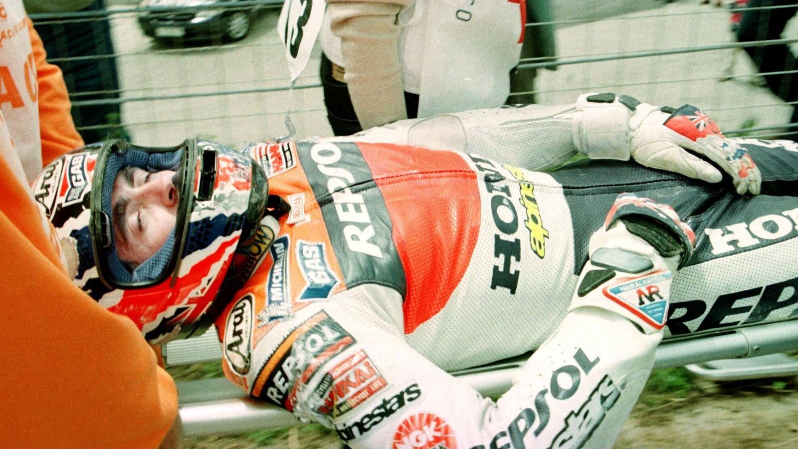 El 7 de mayo de 1999 se acabó la carrera deportiva de Doohan tras su caída en la curva 3 del Circuito de Jerez.