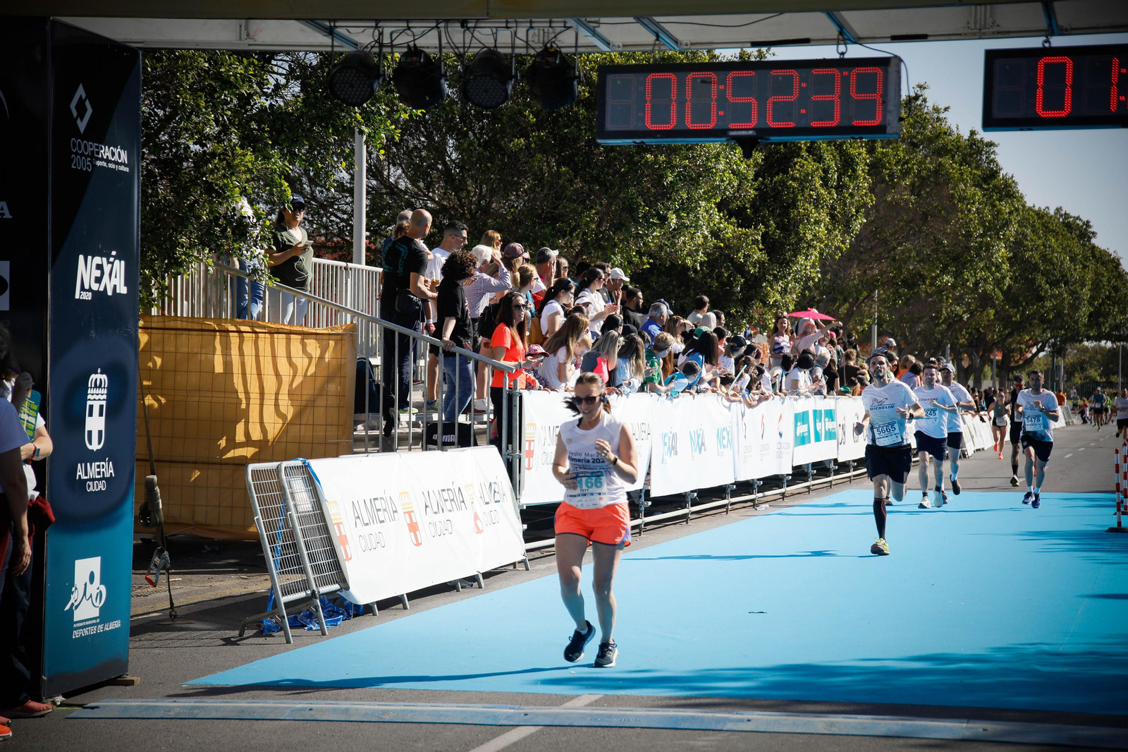 Imágenes de la llegada de la Media maratón Ciudad de Almería
