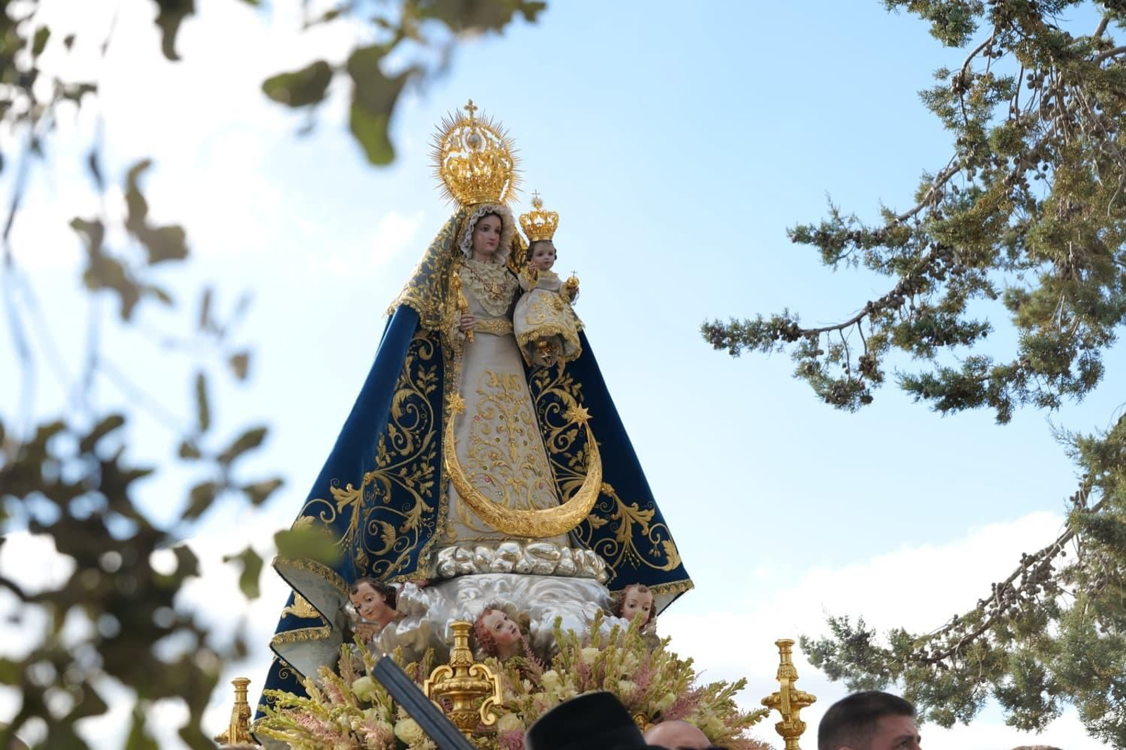 Procesión de la Virgen de Luna tras su coronación canónica