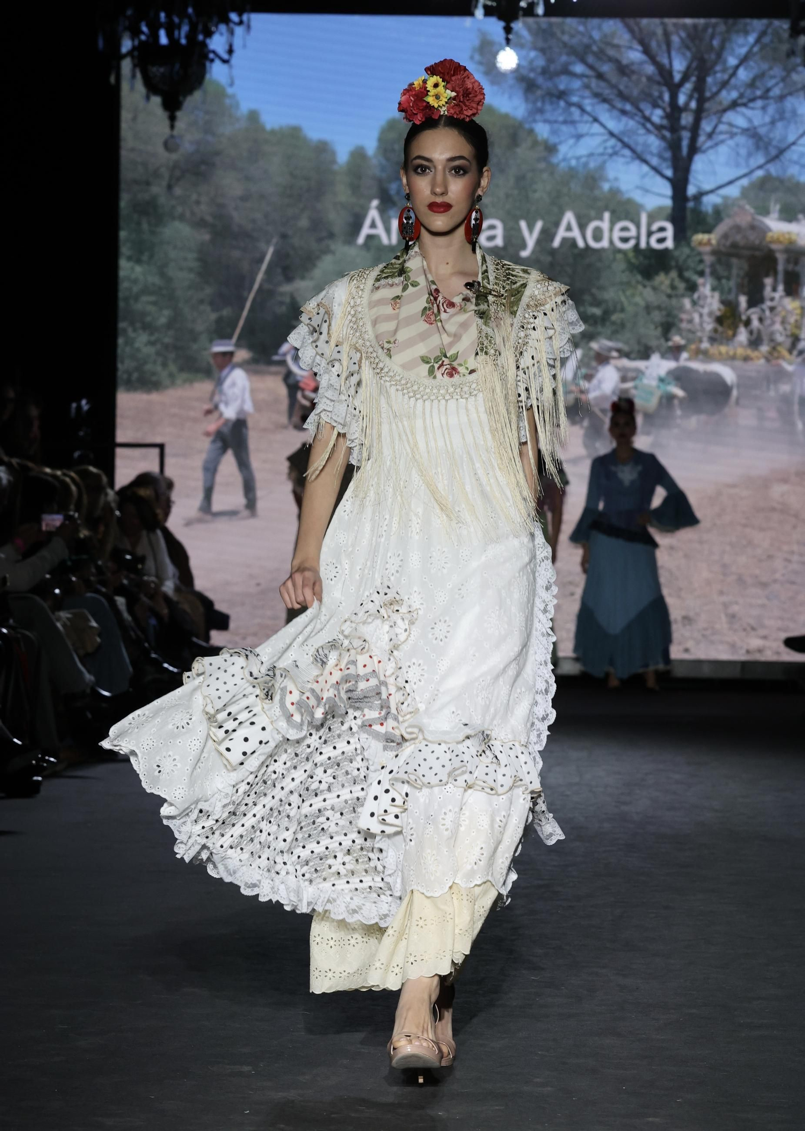 Desfile de la Hermandad del Rocío de Sevilla en We Love Flamenco 2025, todas las fotos