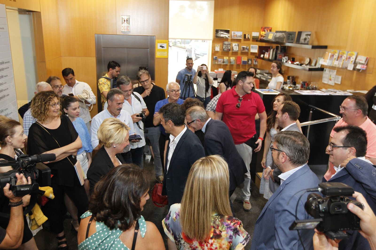 Fotogalería visita Pedro Almodóvar al CAF Almería