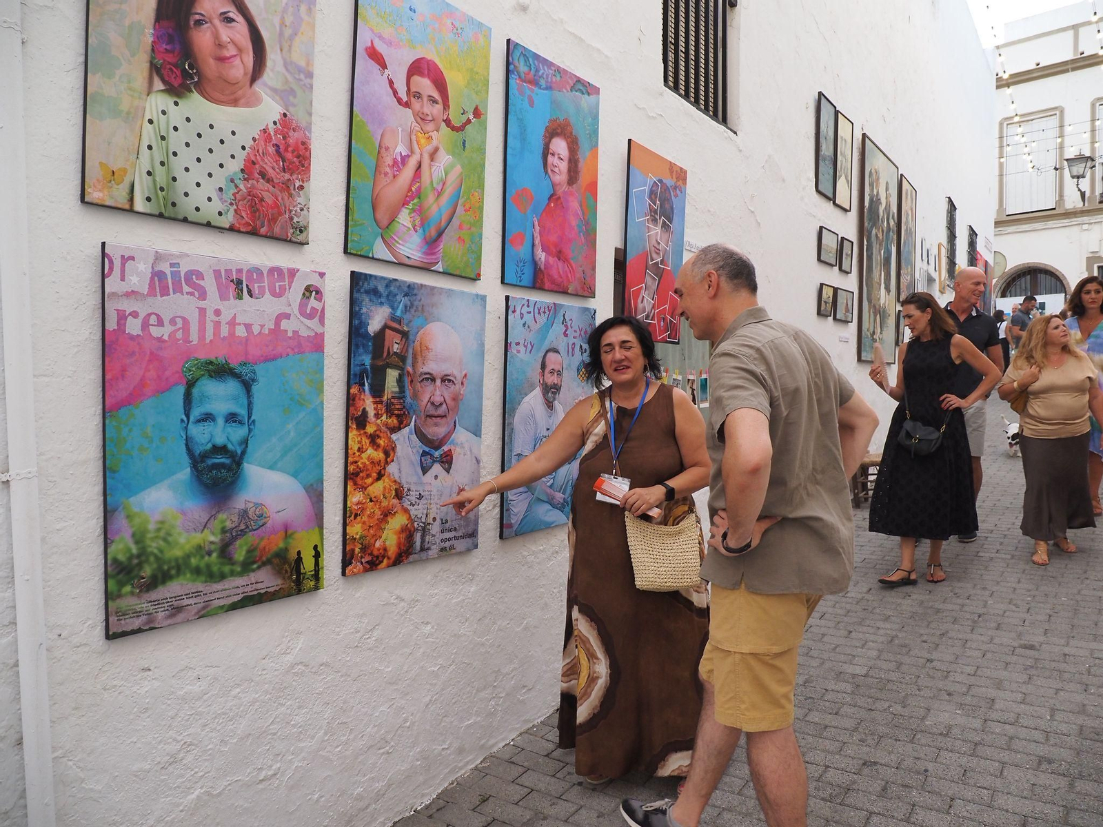 Paseo por el Arte de Ayamonte, el mayor museo efímero a cielo abierto, en imágenes