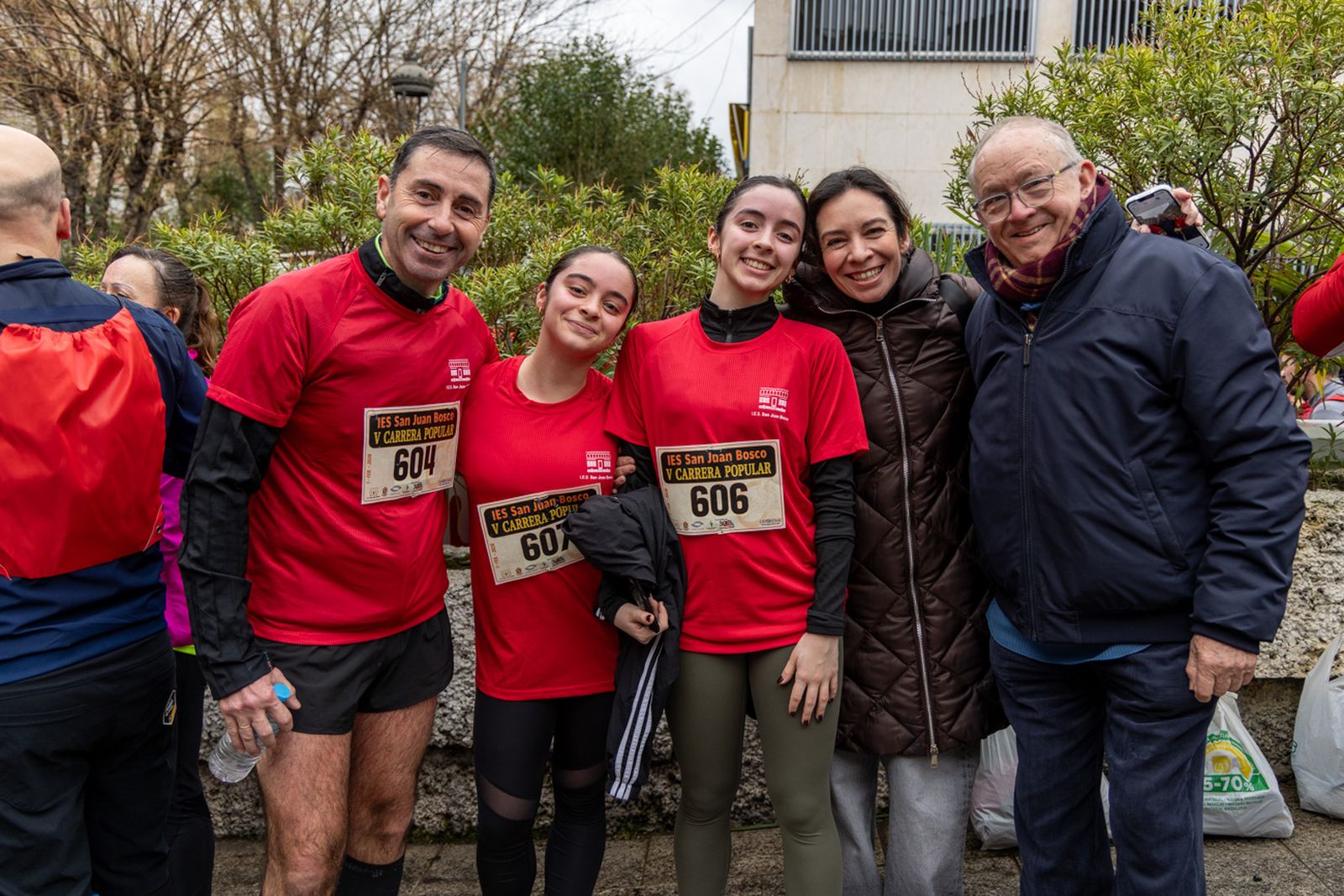 En imágenes: la lluvia no frena a más de un millar de corredores en la V Carrera Popular del IES San Juan Bosco (1)