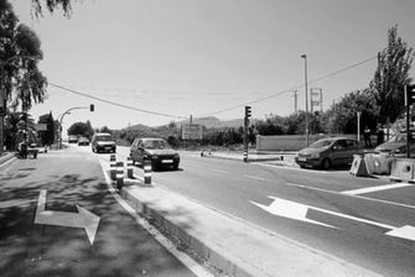 Cruce de la carretera A-7052 que será regulado mediante semáforos.