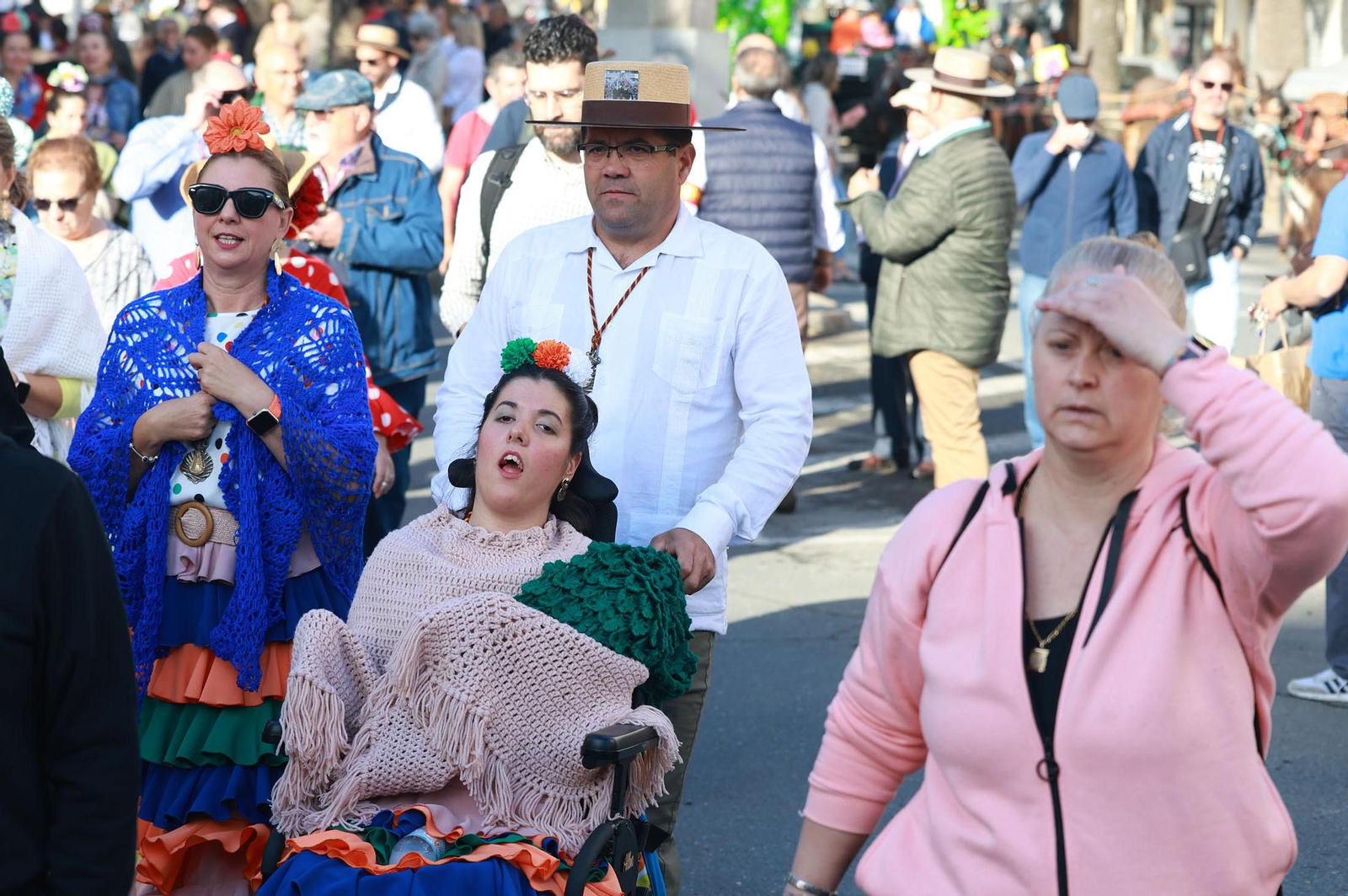 Las mejores imágenes de los peregrinos en la salida de Emigrantes