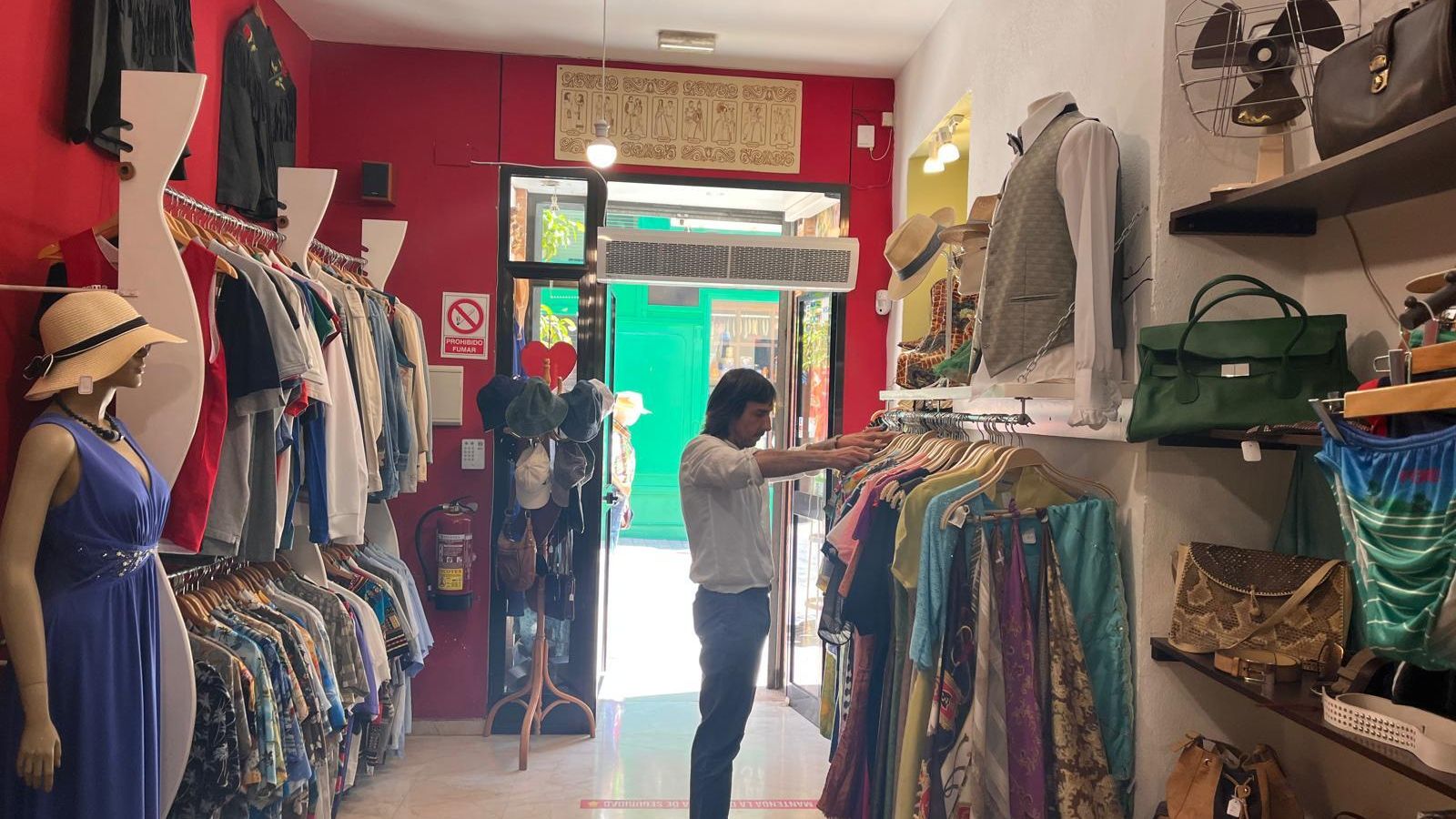 Ilde Nárváez en su tienda de segunda mano, Época