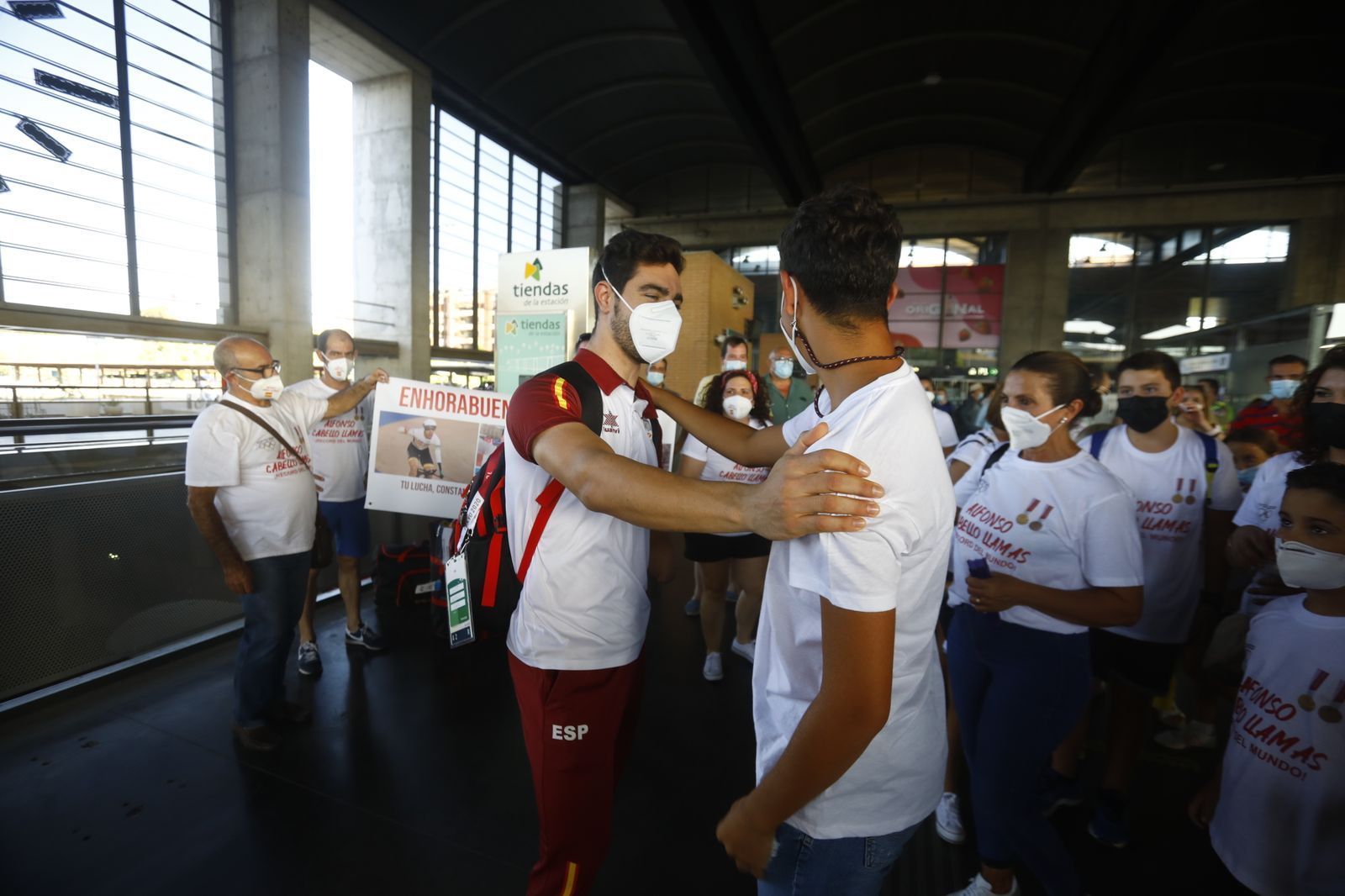El recibimiento a Alfonso Cabello en Córdoba, en imágenes