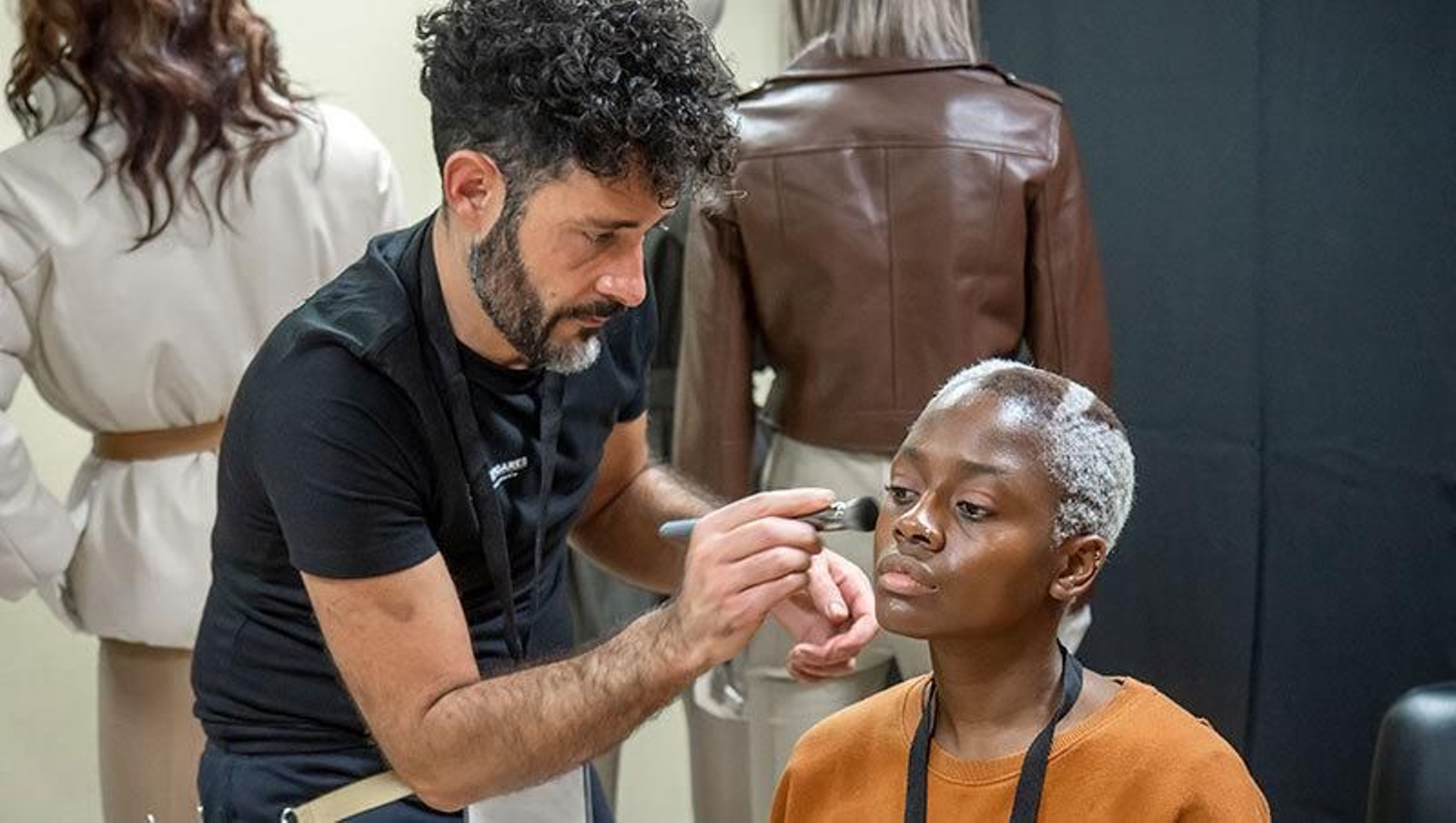 El éxito del estilista de Granada Toni Espigares en los Premios Planeta 2022