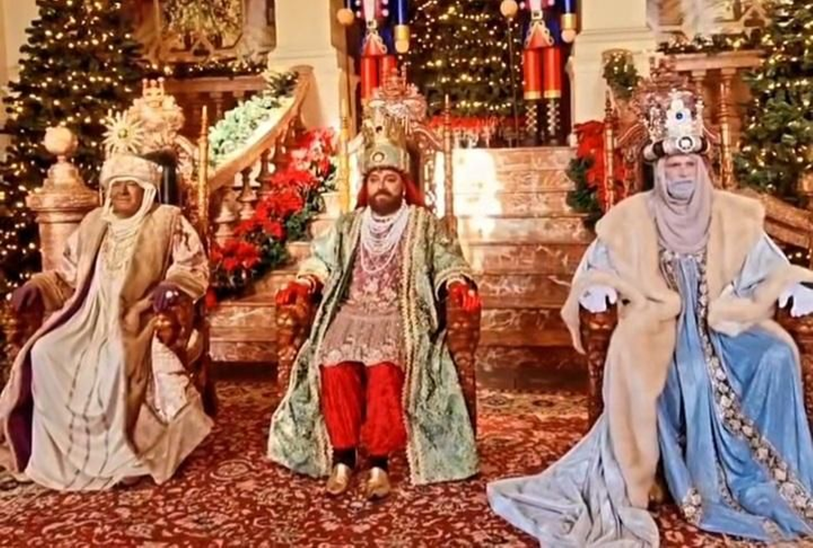 Una imagen de los Reyes Magos en el edificio San Luis Gonzaga.