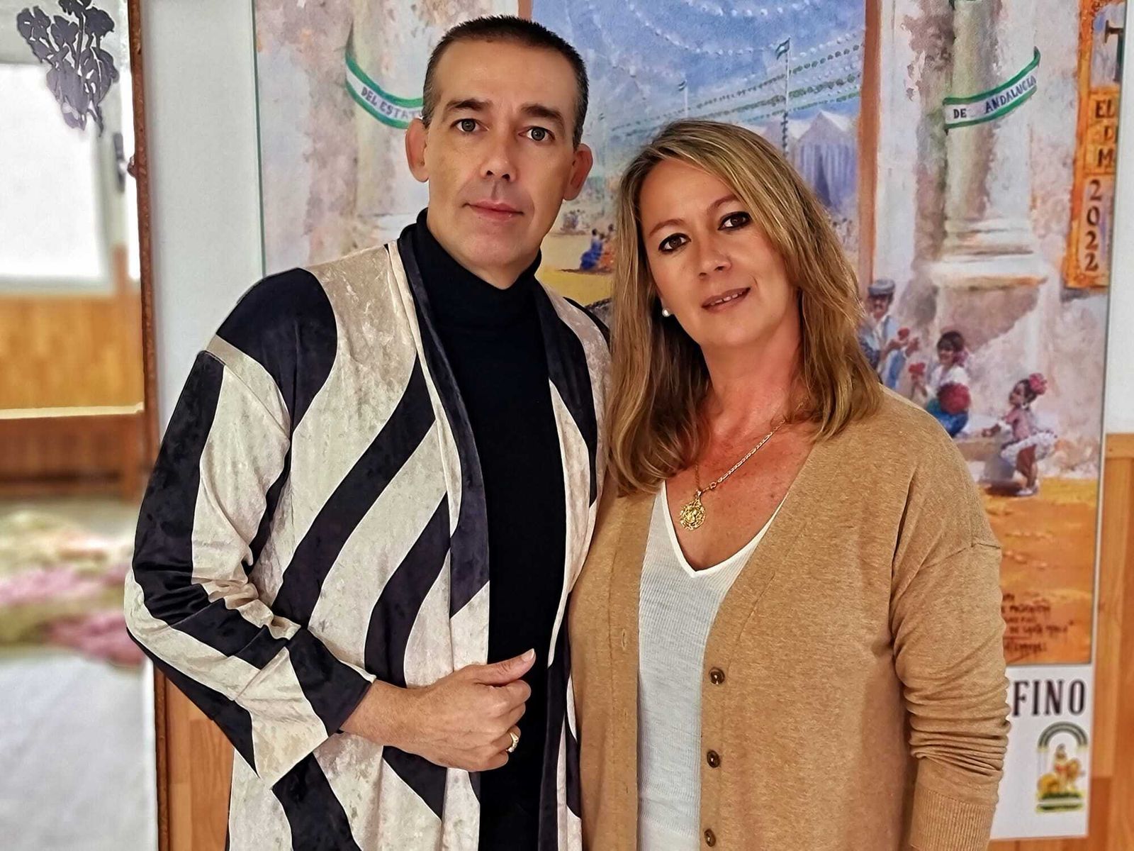 Montaña Patiño posa con el concejal de Fiestas, David Calleja.