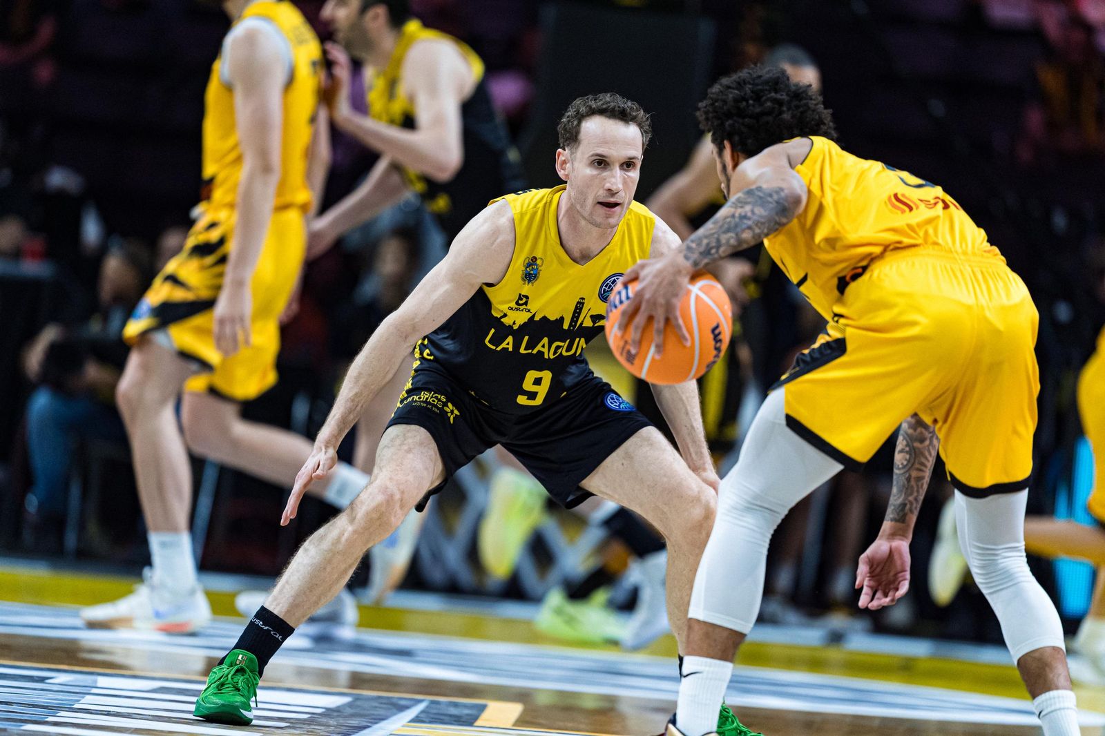 El AEK remonta y le quita al Tenerife el tercer puesto (77-73)