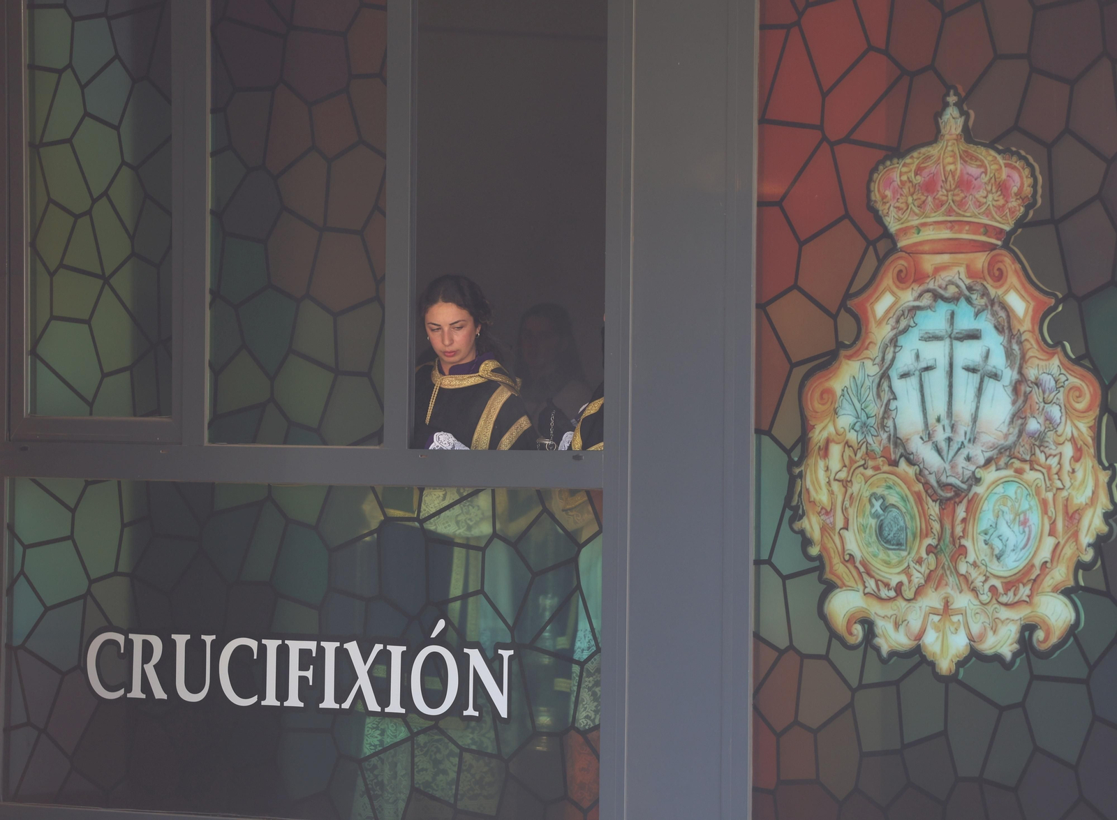 Crucifixión en su procesión del Lunes Santo en Málaga, en fotos