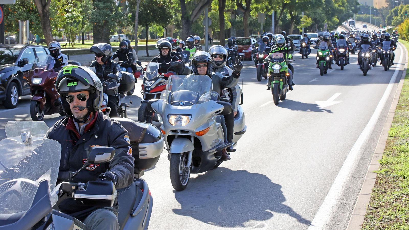 La Gran Caravana Motera Solidaria se pasea por Jerez