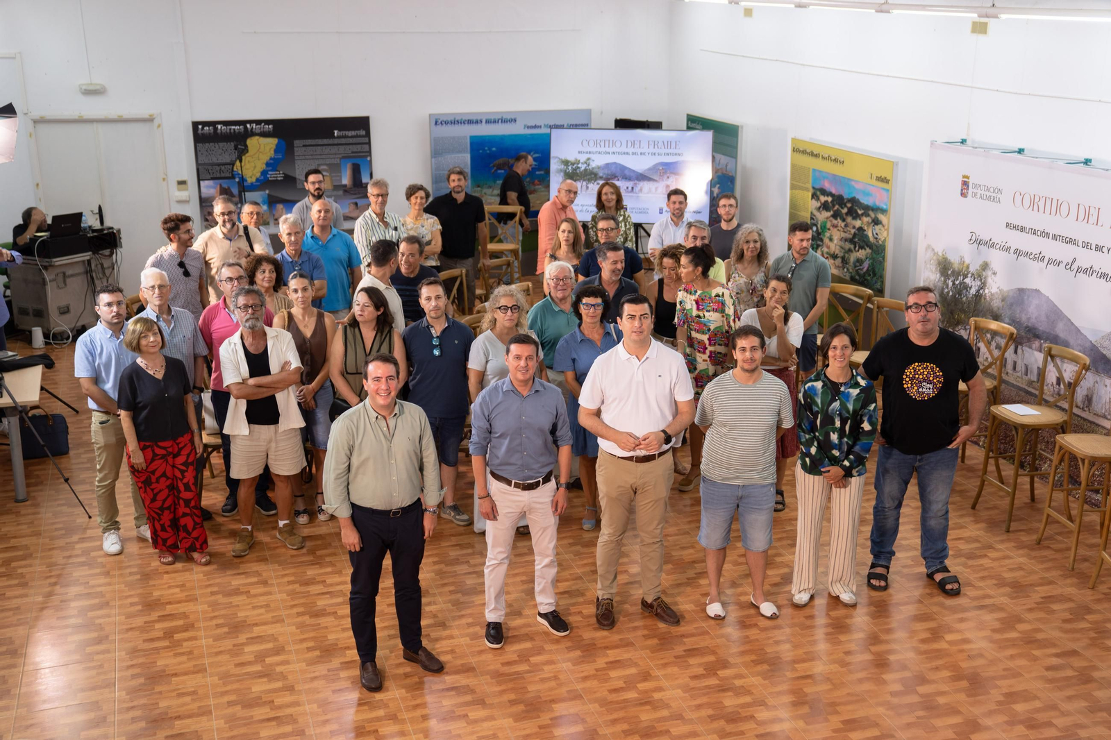 Javier A. García y José Francisco Garrido con agentes estratégicos que analizaron el futuro uso del Cortijo.