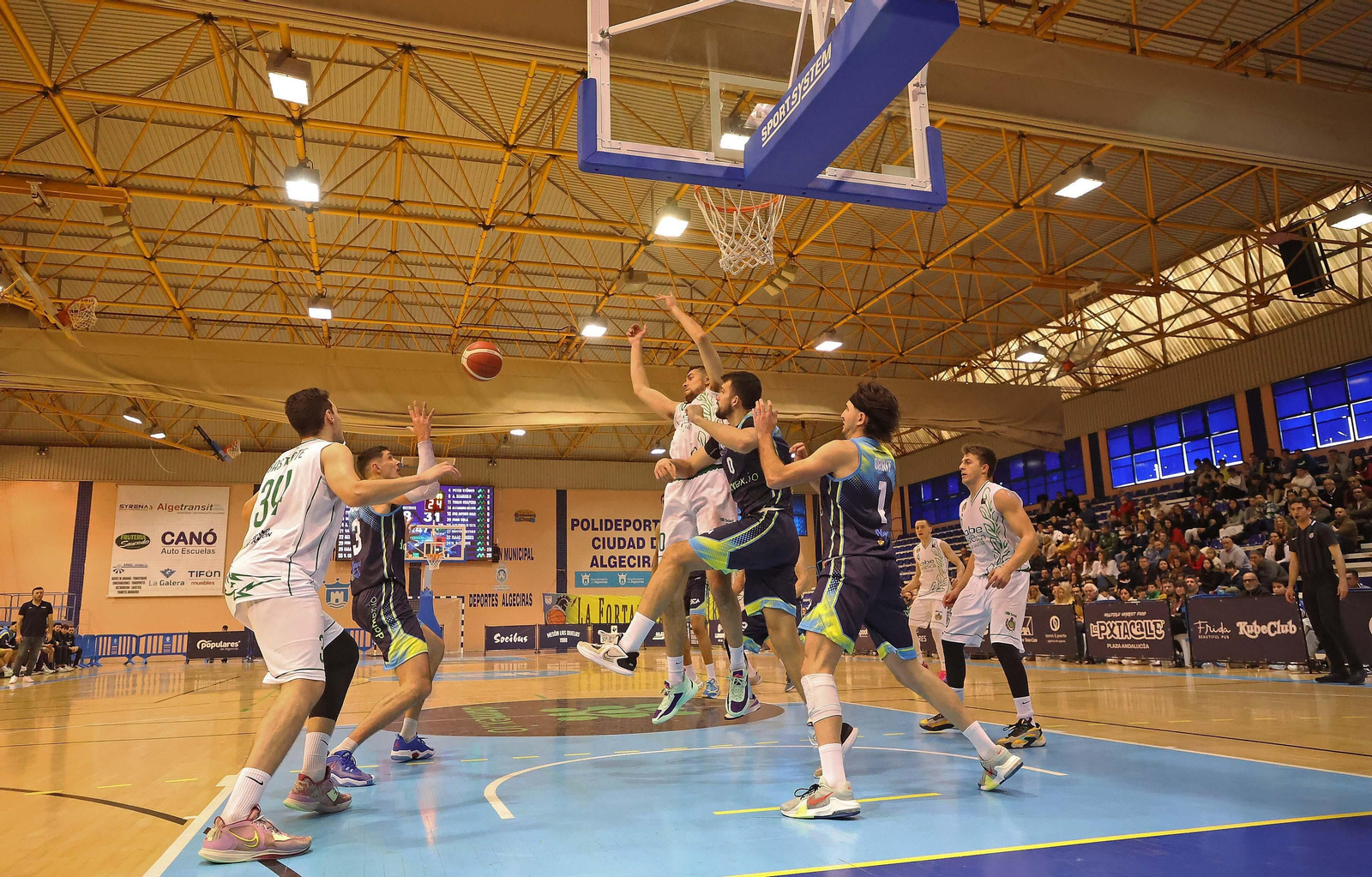 Las mejores fotos del Udea - Huesca, con Scariolo como espectador en el Doctor Juan Carlos Mateo