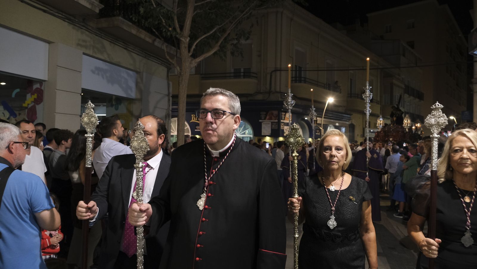 Imágenes de La Magna por las calles de Almería