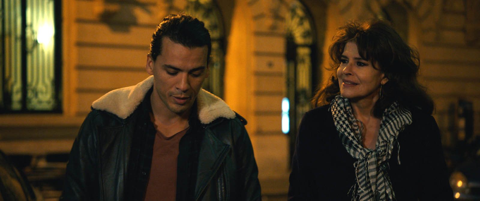 Tewfik Jallab y Fanny Ardant, en una escena de 'Lola Pater'.