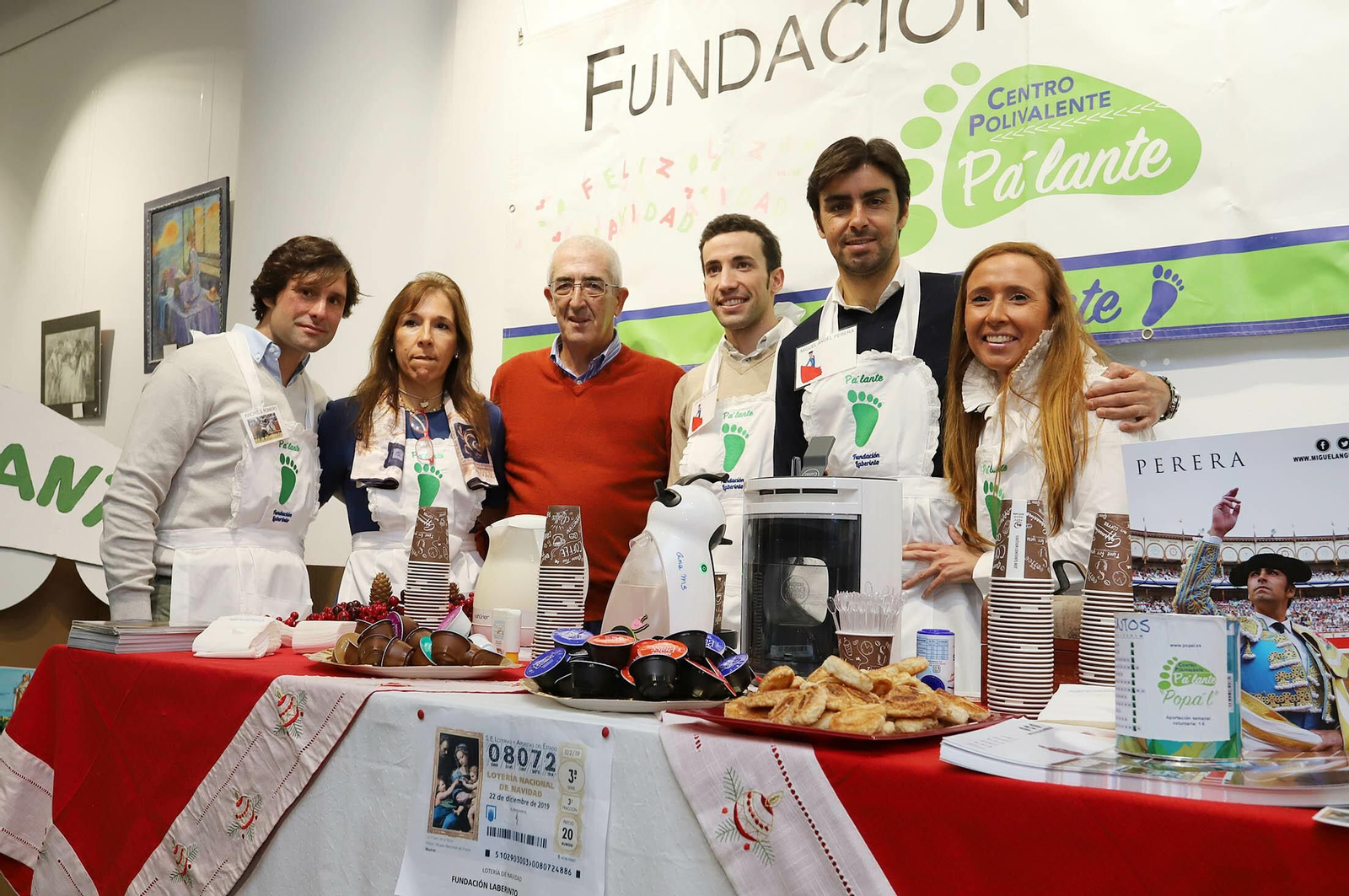 Imágenes del mercadillo navideño en Caja Rural del Sur