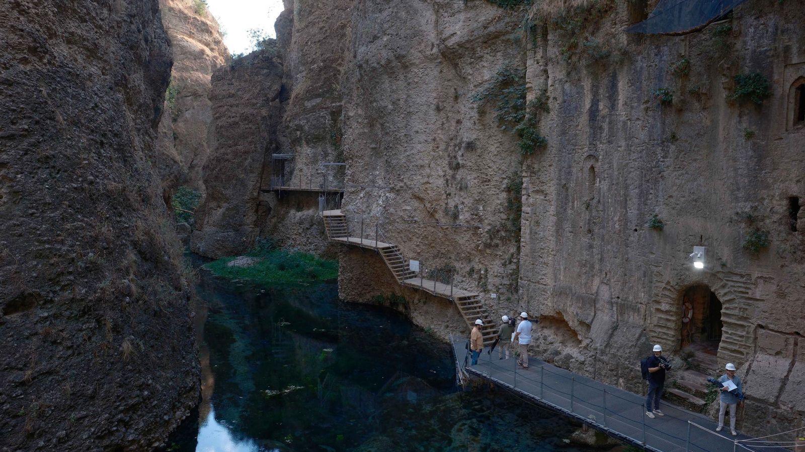 Pasarela en la zona de La Mina.