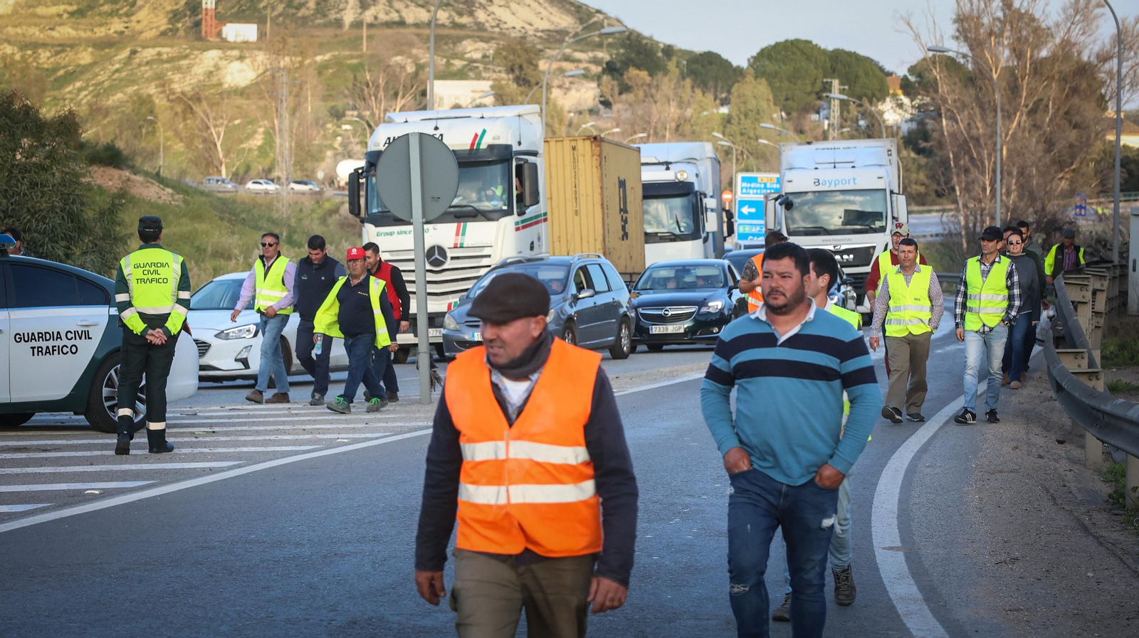 Caos en la cartuja para entrar y salir de Jerez