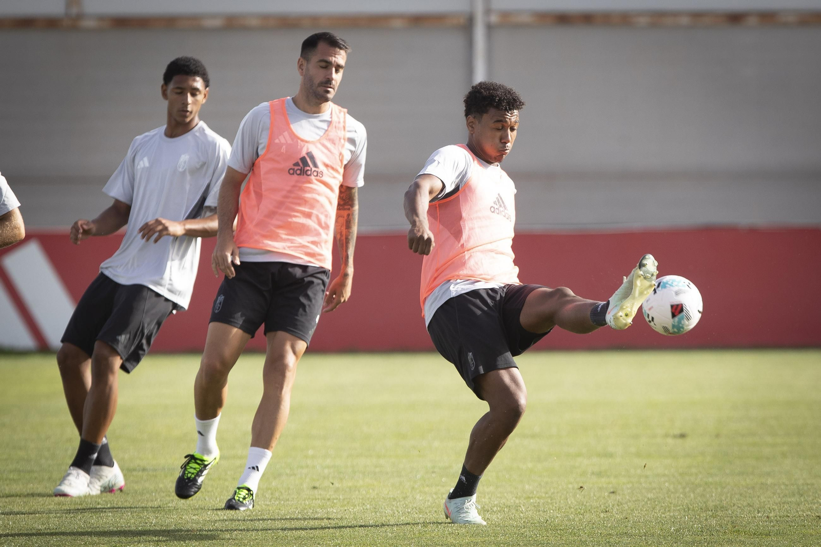 Un entrenamiento del Granada CF esta pretemporada en la ciudad deportiva