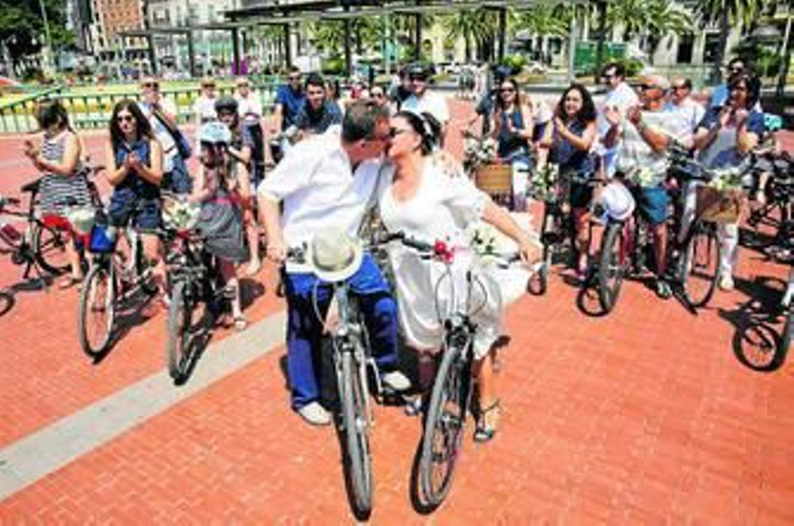 De boda, en bicicleta