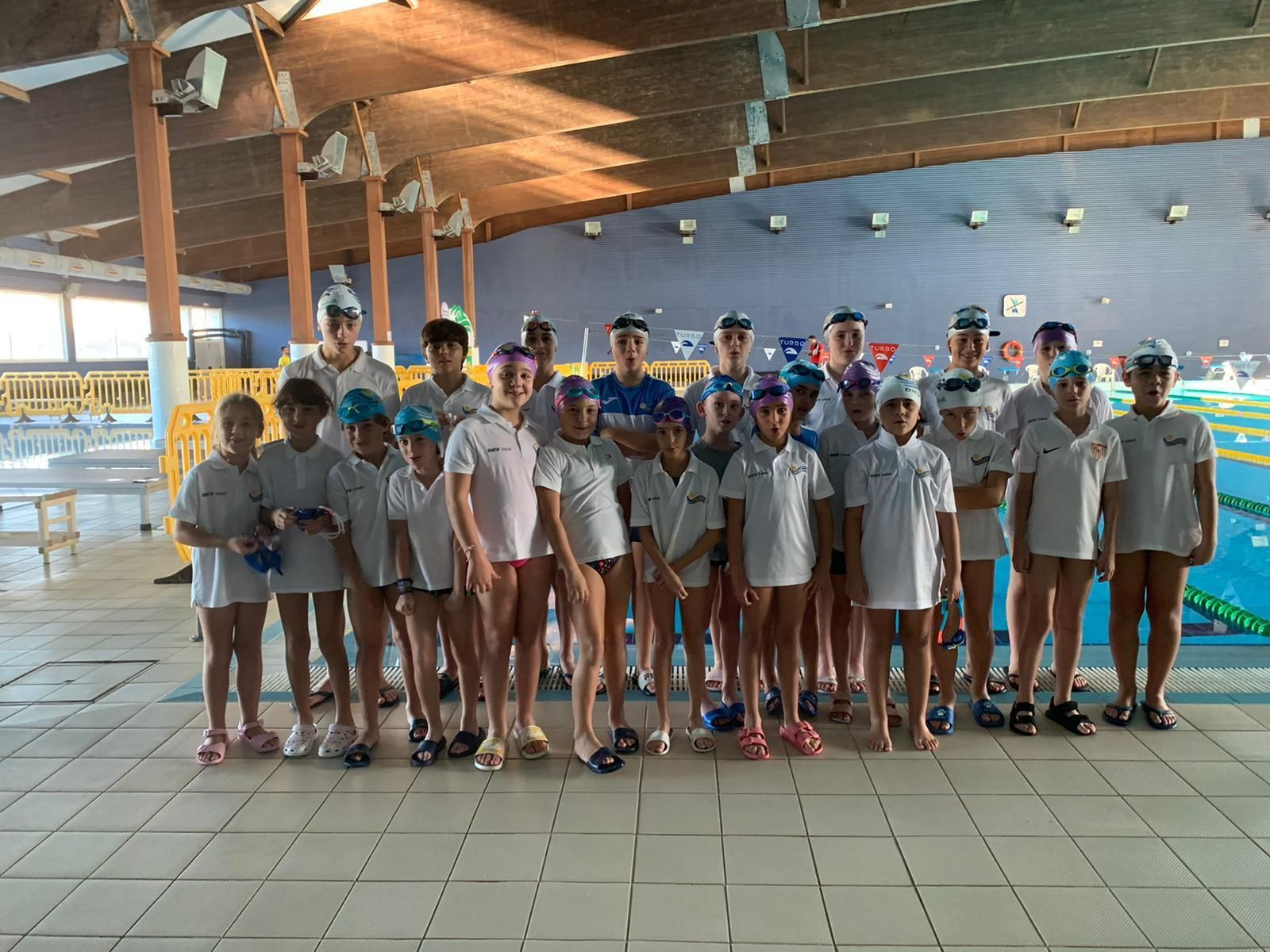 El Club Natación Jerez firmó una gran actuación en la cita barreña.