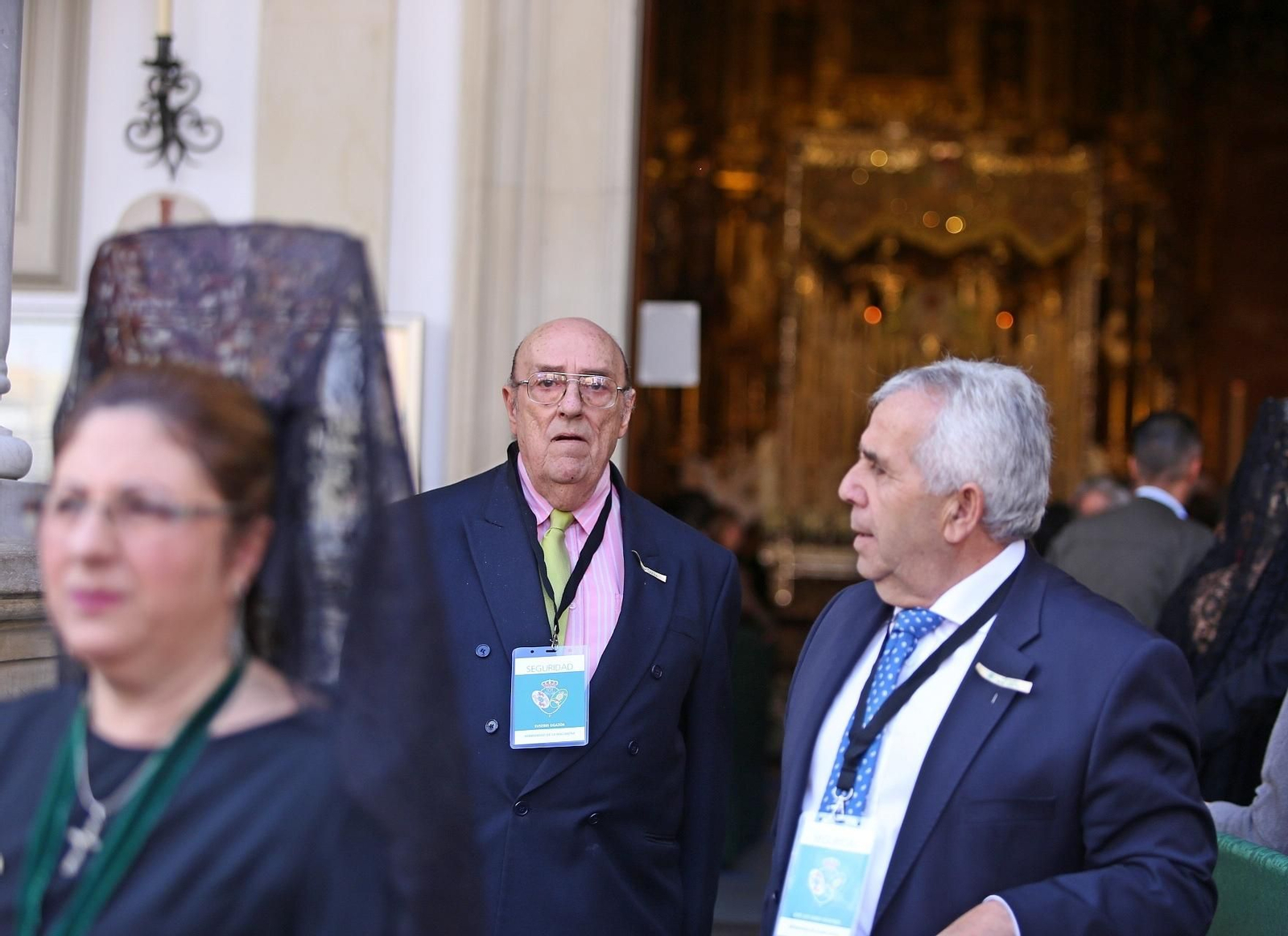Visita a la basílica de la Macarena en el mañana del Jueves Santo.
