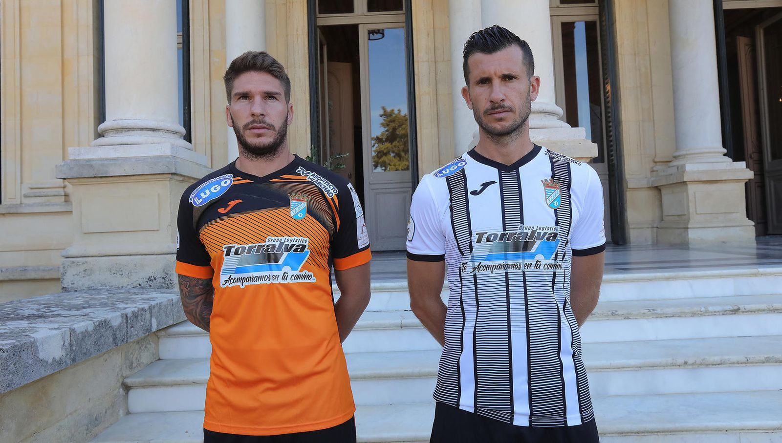 Imágenes de la presentación de las camisetas del Xerez CD en la REAAE