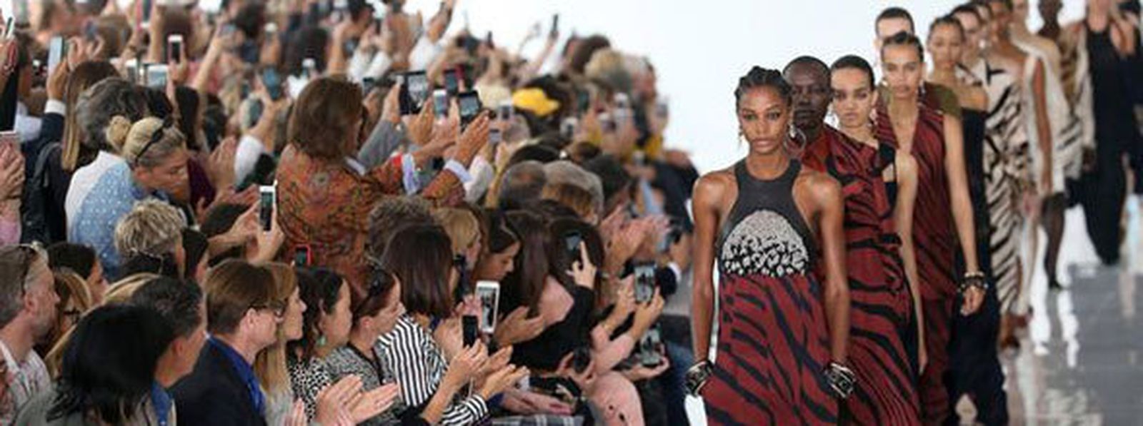 Propuestas de Roberto Cavalli en la pasarela de Milán. / AGENCIAS