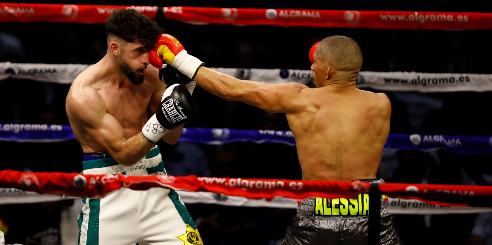 José Luis Navarro Jr y Ronny Landaeta, en su primera pelea, celebrada en Córdoba.