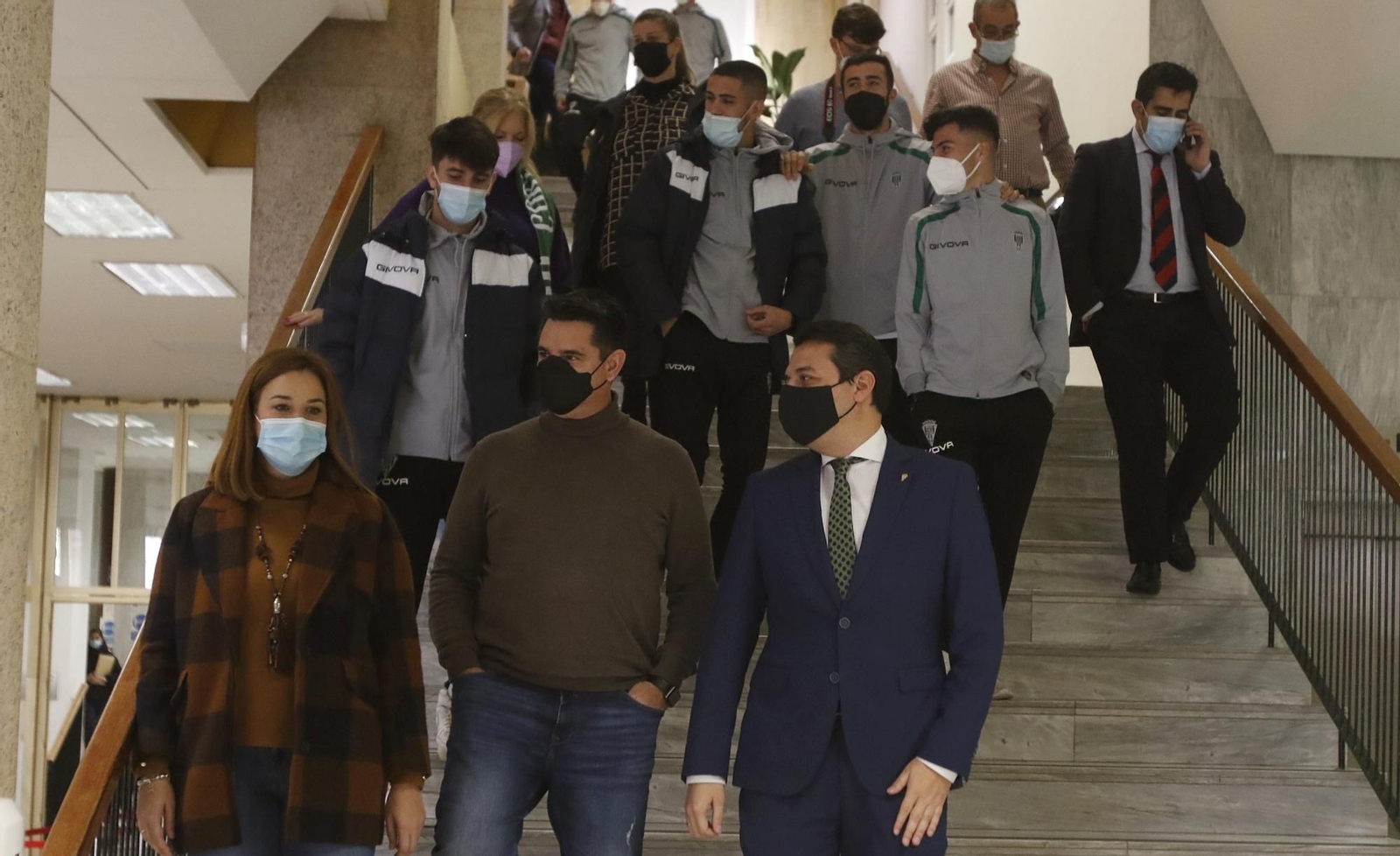 Las imágenes de la visita del Córdoba CF al Ayuntamiento tras ganar la Copa RFEF