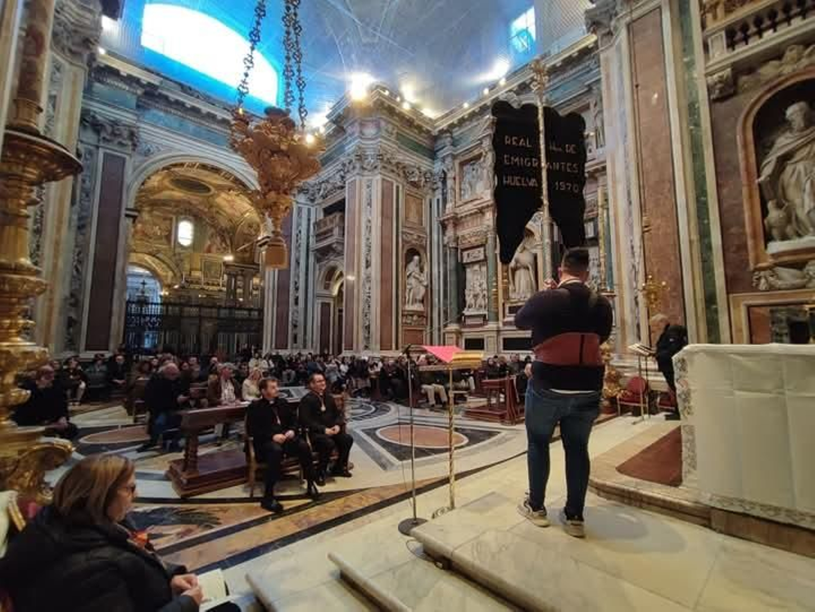 Dos Simpecados onubenses de la Santísima Virgen del Rocío coinciden en la ciudad de Roma, en imágenes
