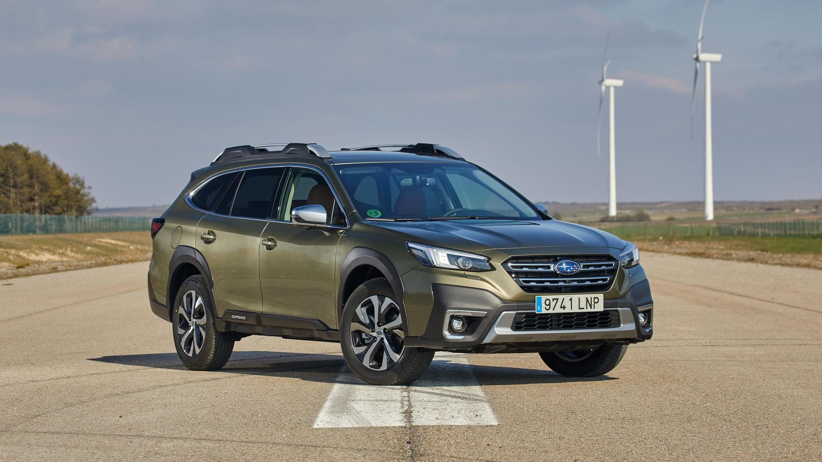 El tipo de barras del techo da una pista sobre el nivel de equipamiento, pues las de la imagen son las que se emplean en los Trek y Field.