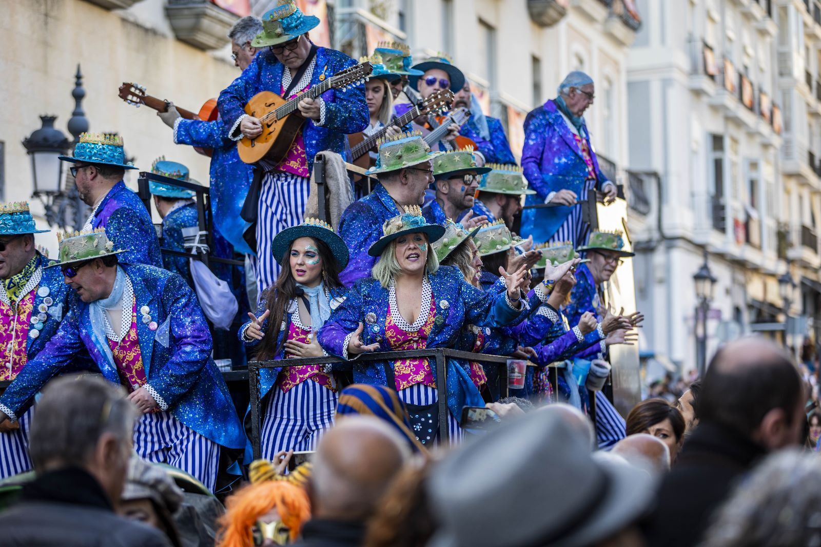 Las imágenes del Domingo de Piñata del Carnaval de Cádiz 2023.