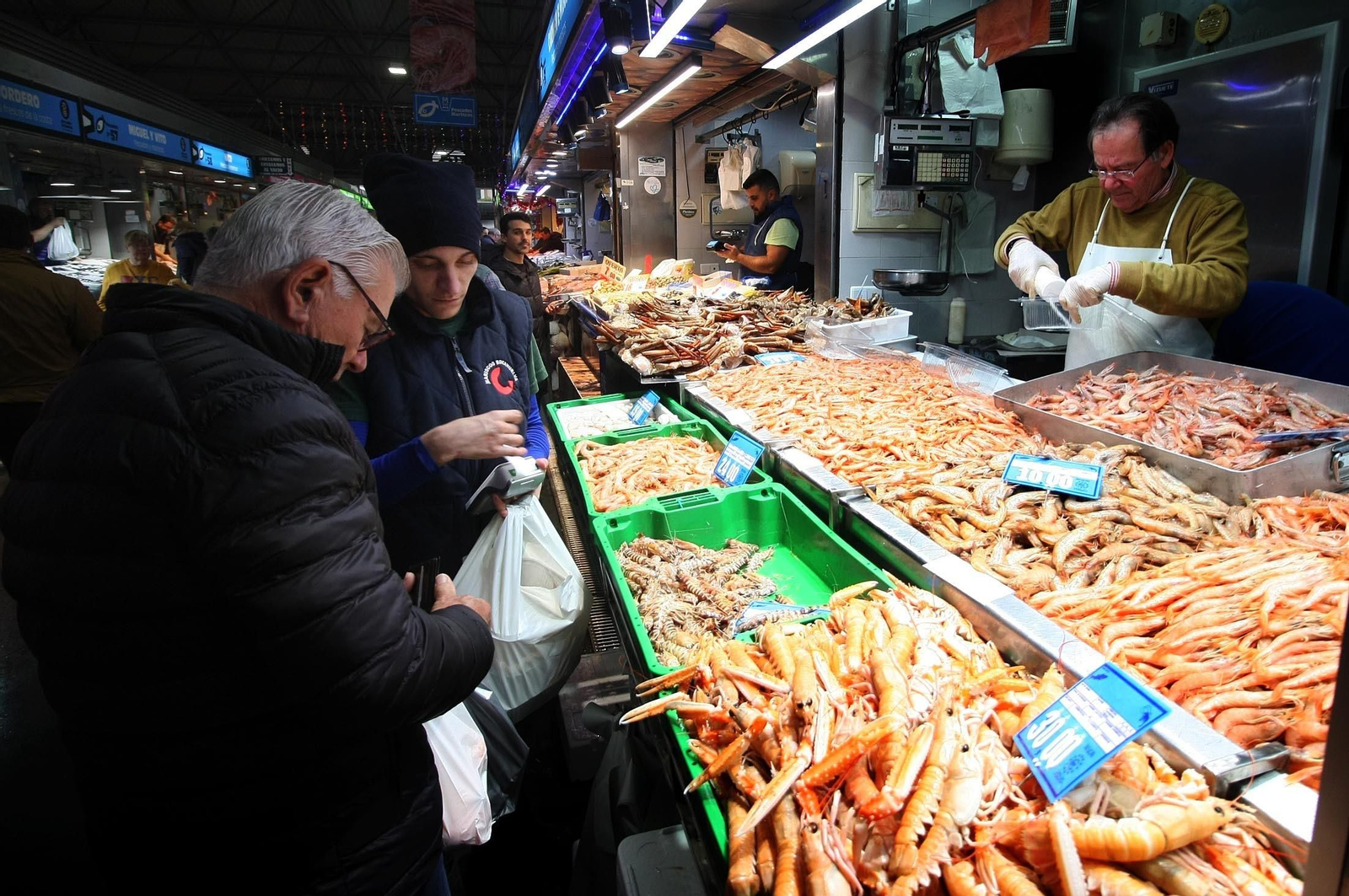 La gamba de Huelva, reina del mercado en los días previos a la Navidad