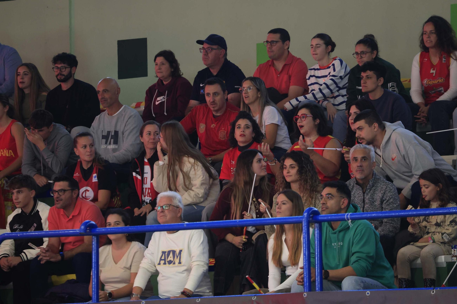 Fotos del partido y ambiente en el España-Francia del Torneo Internacional de Baloncesto Femenino en La Línea