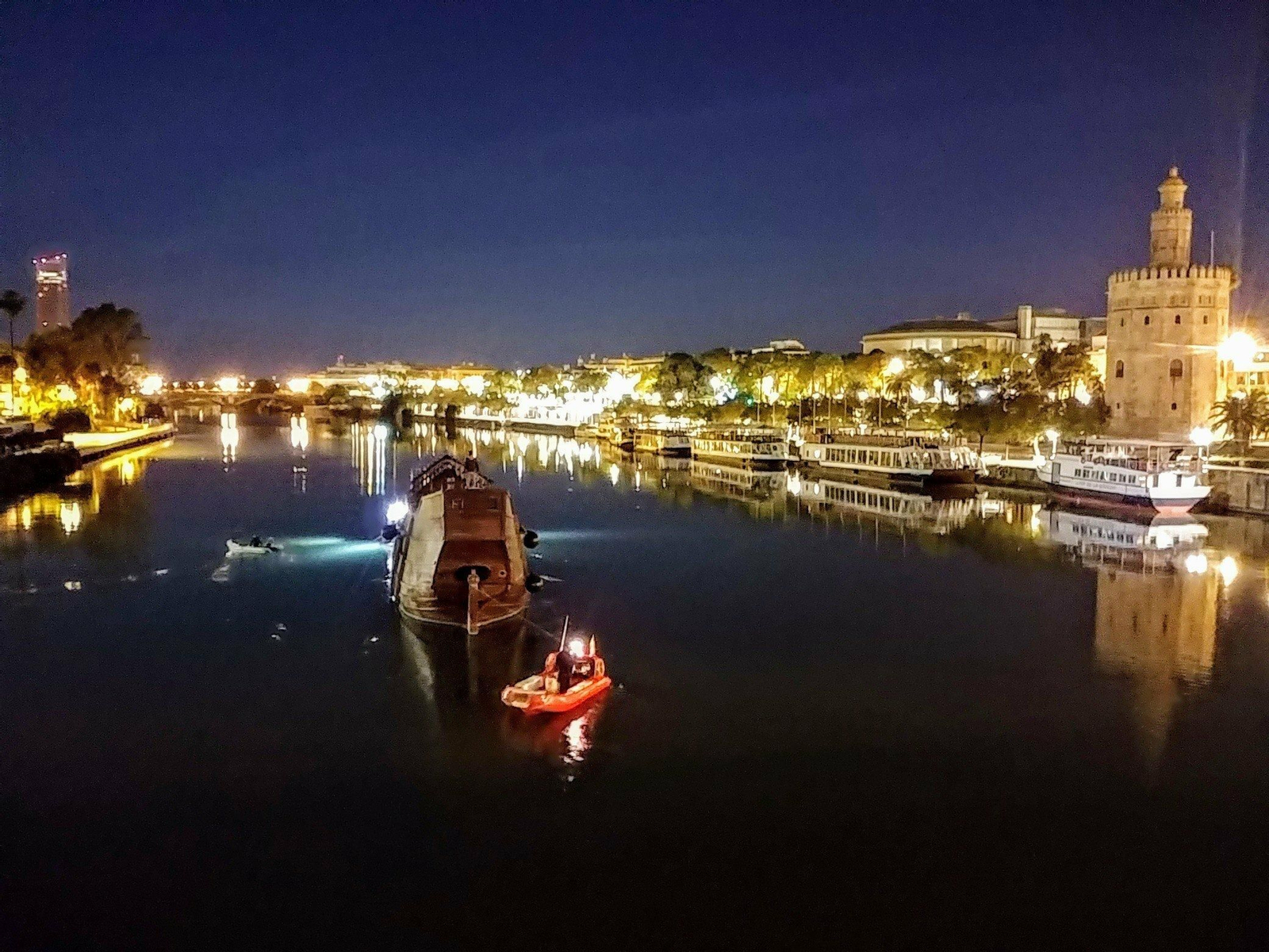 La Nao Victoria 500 llegó esta noche a Sevilla.