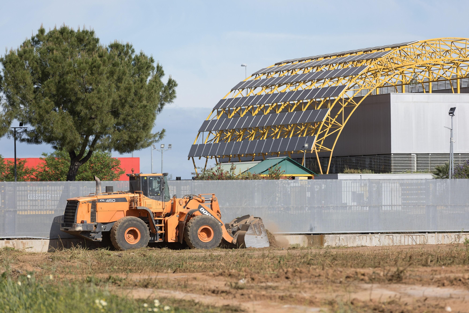 Obras para la estación de Metro Pino Montano Norte.