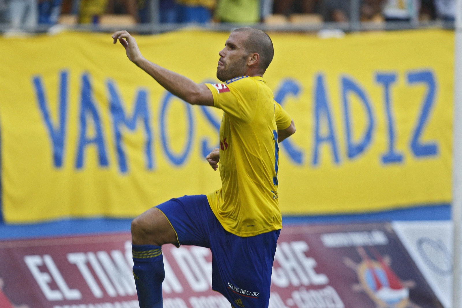 Alfredo Ortuño  celebra uno de los  goles que ha  marcado este curso