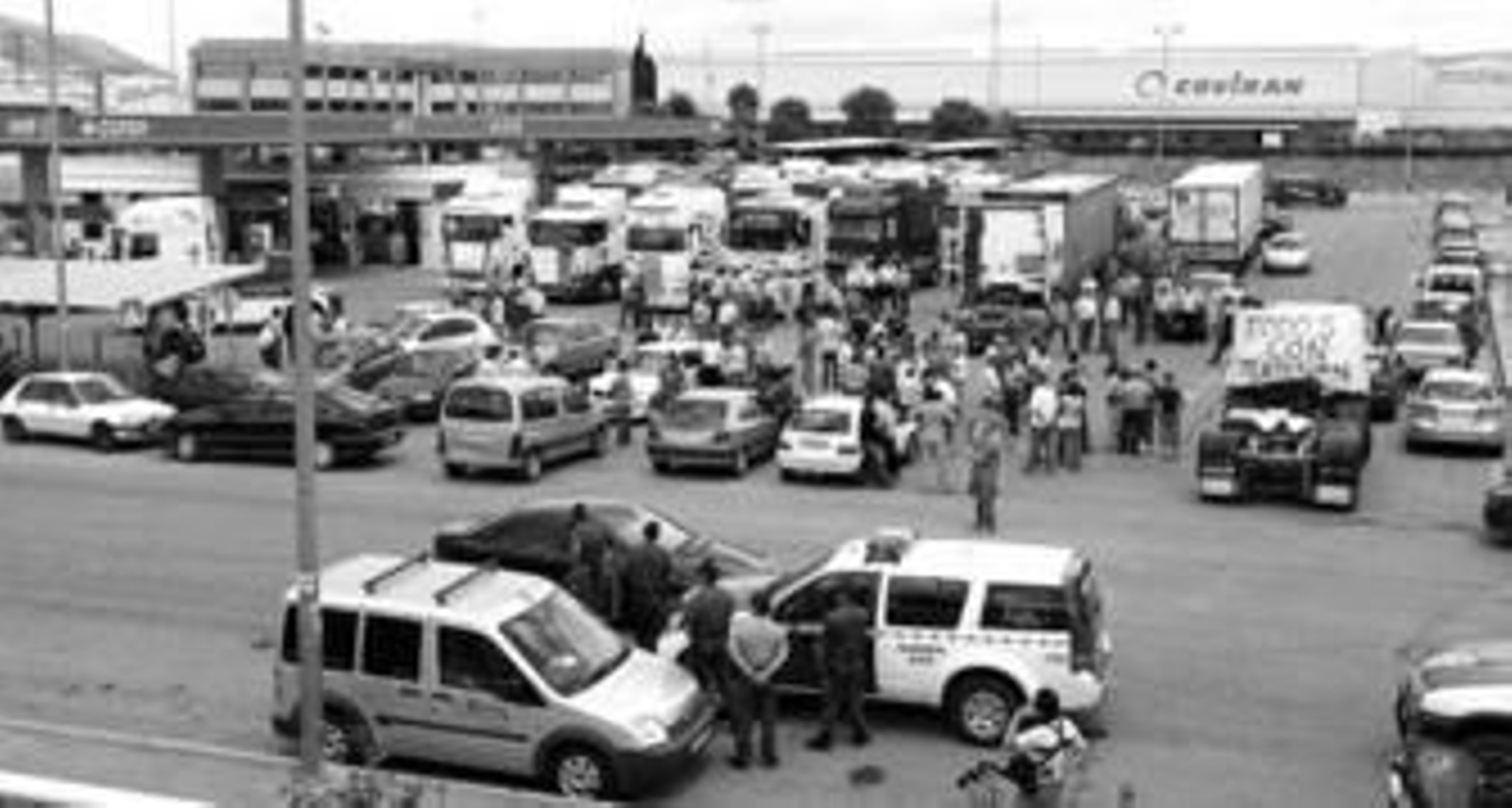 Los piquetes informativos intentan convencer a los trabajadores para que secunden la huelga.