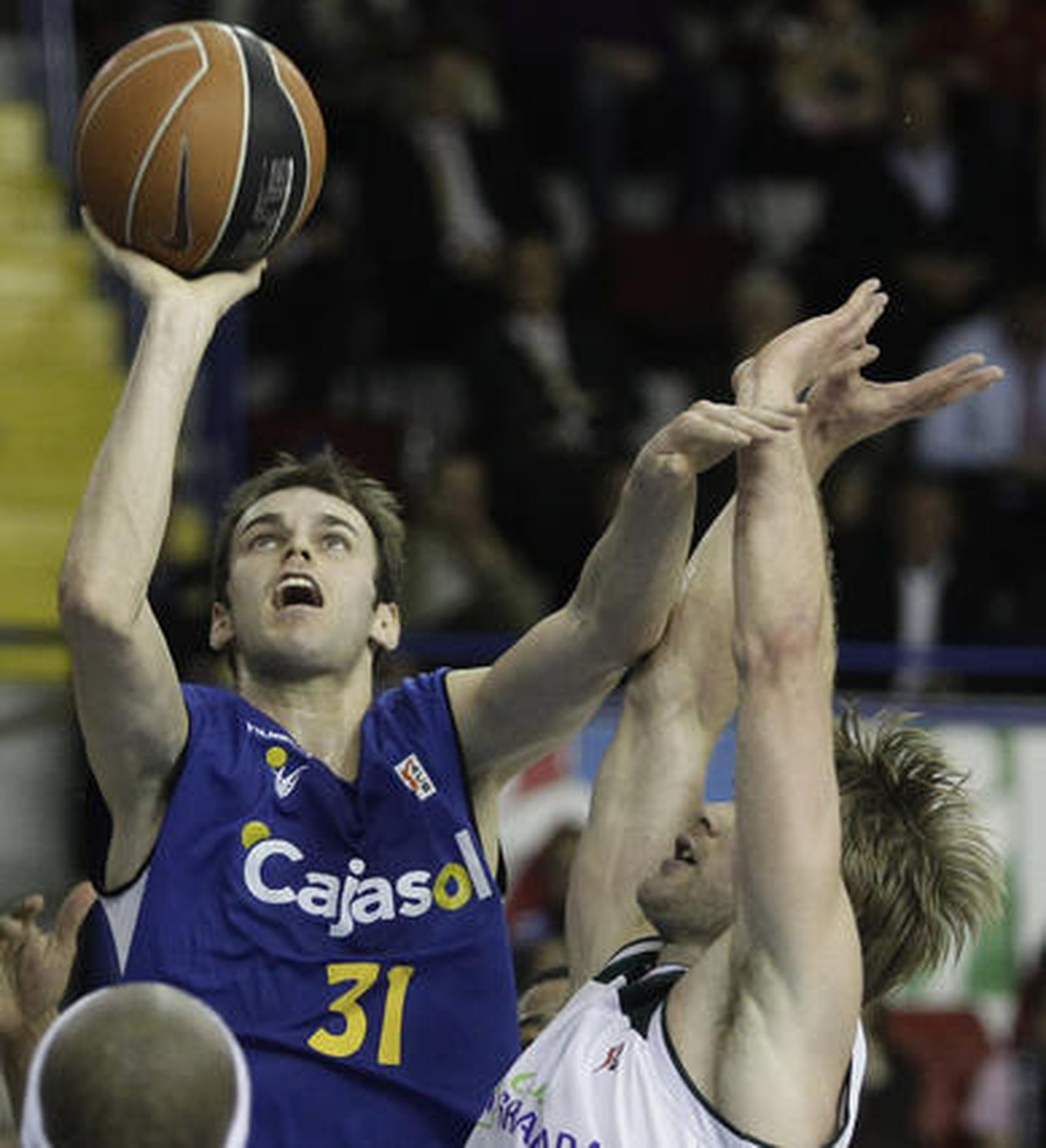 El Cajasol no logra imponerse al Granada.  Foto: Antonio Pizarro, EFE