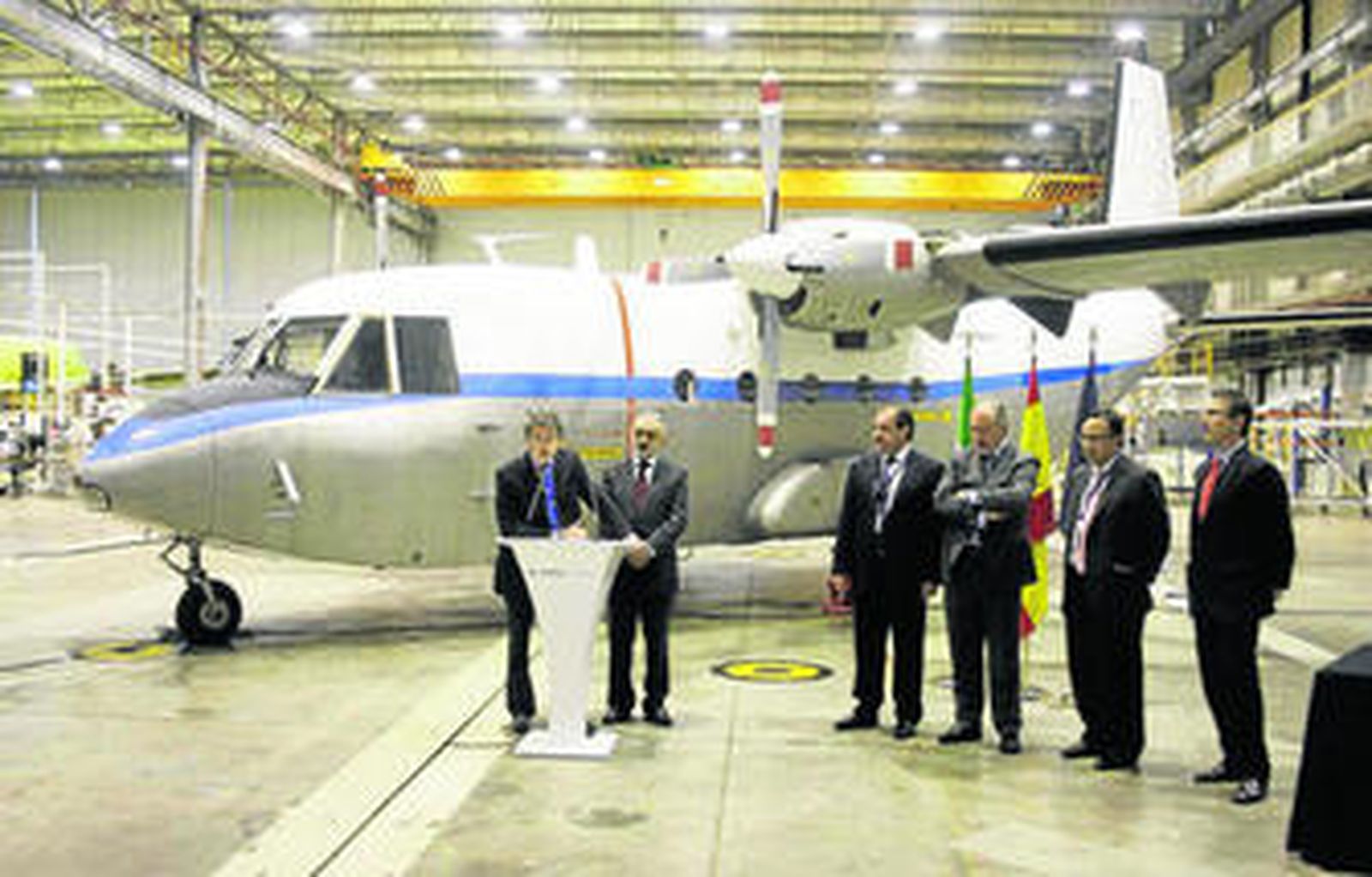 Representantes de Airbus y de la Faffe, ayer, en San Pablo.